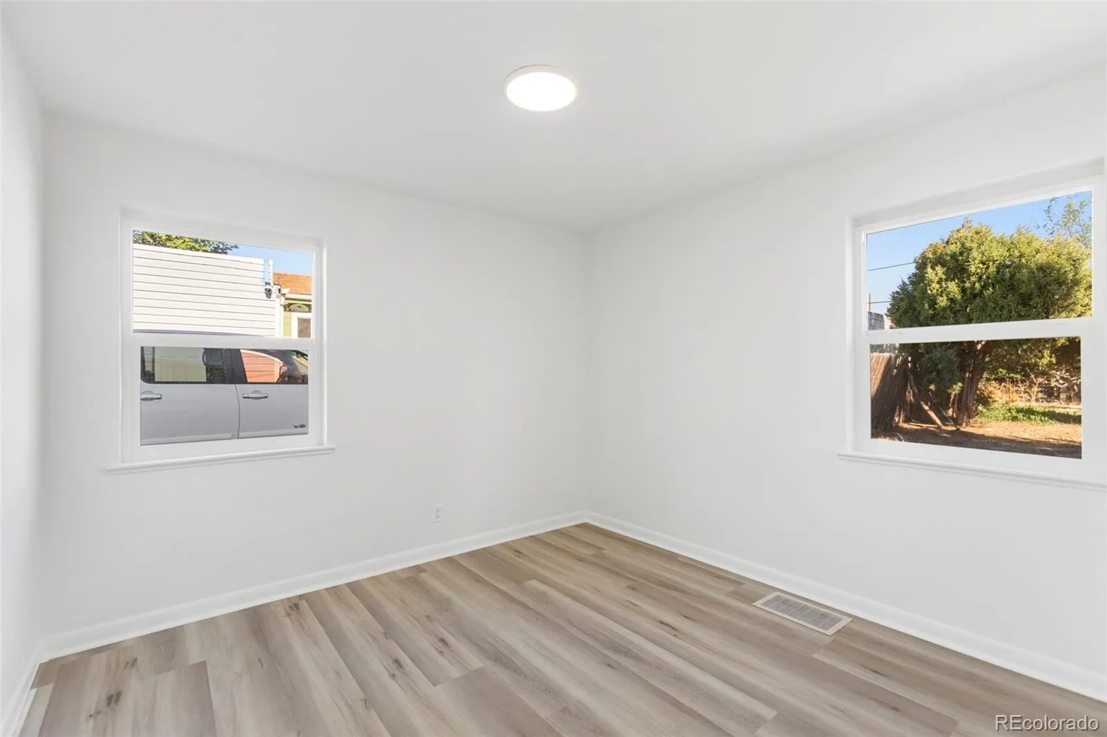 3421 W Dakota Avenue Denver CO 80219 MLS #REC5227082 04172026011108 1600 16