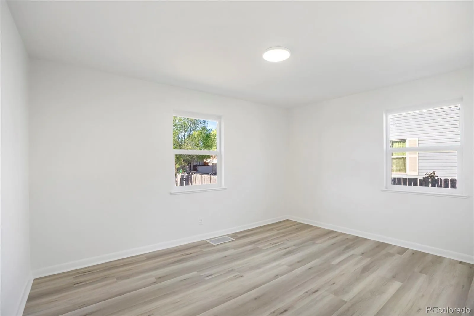3421 W Dakota Avenue Denver CO 80219 MLS #REC5227082 04172026011108 1600 19