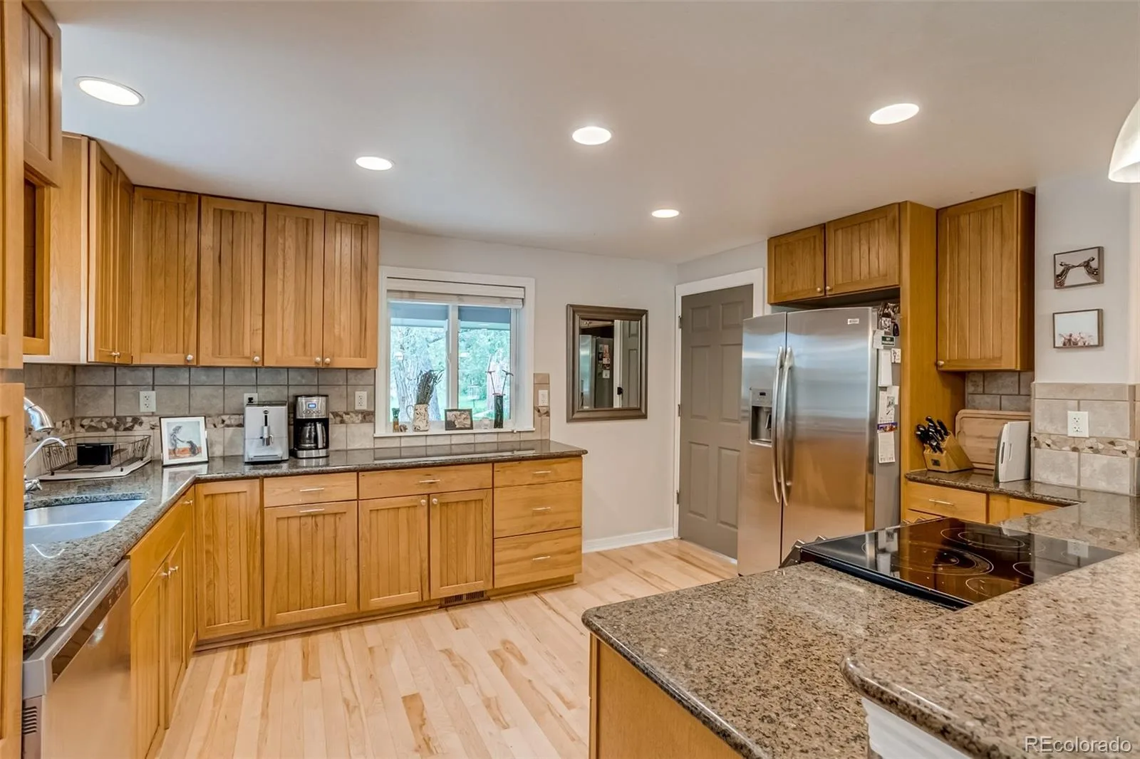 755 Holland Street Lakewood CO 80215 MLS #REC5227783 06022026184553 1600 10