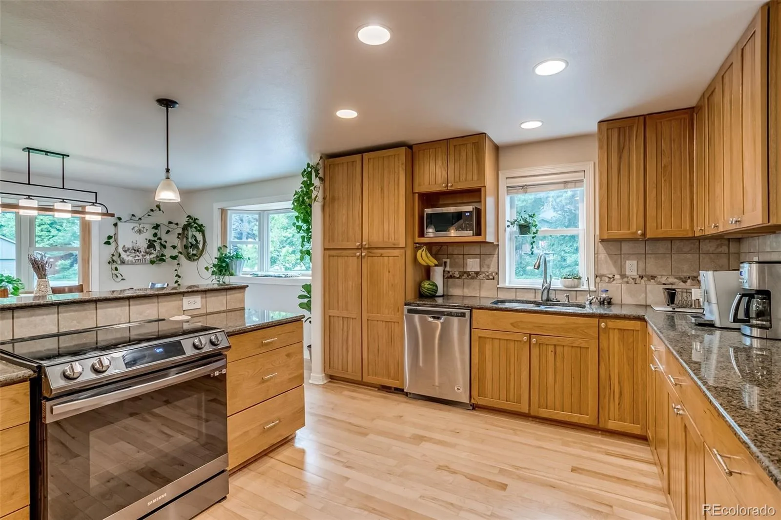 755 Holland Street Lakewood CO 80215 MLS #REC5227783 06022026184553 1600 6