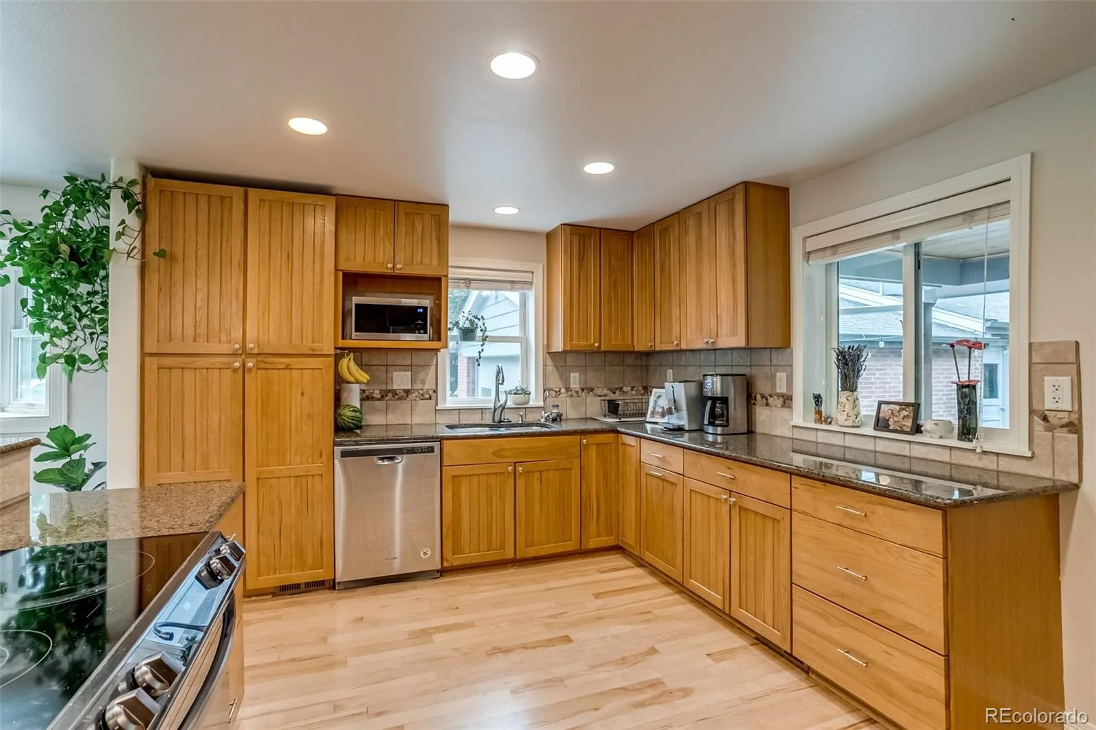 755 Holland Street Lakewood CO 80215 MLS #REC5227783 06022026184553 1600 7