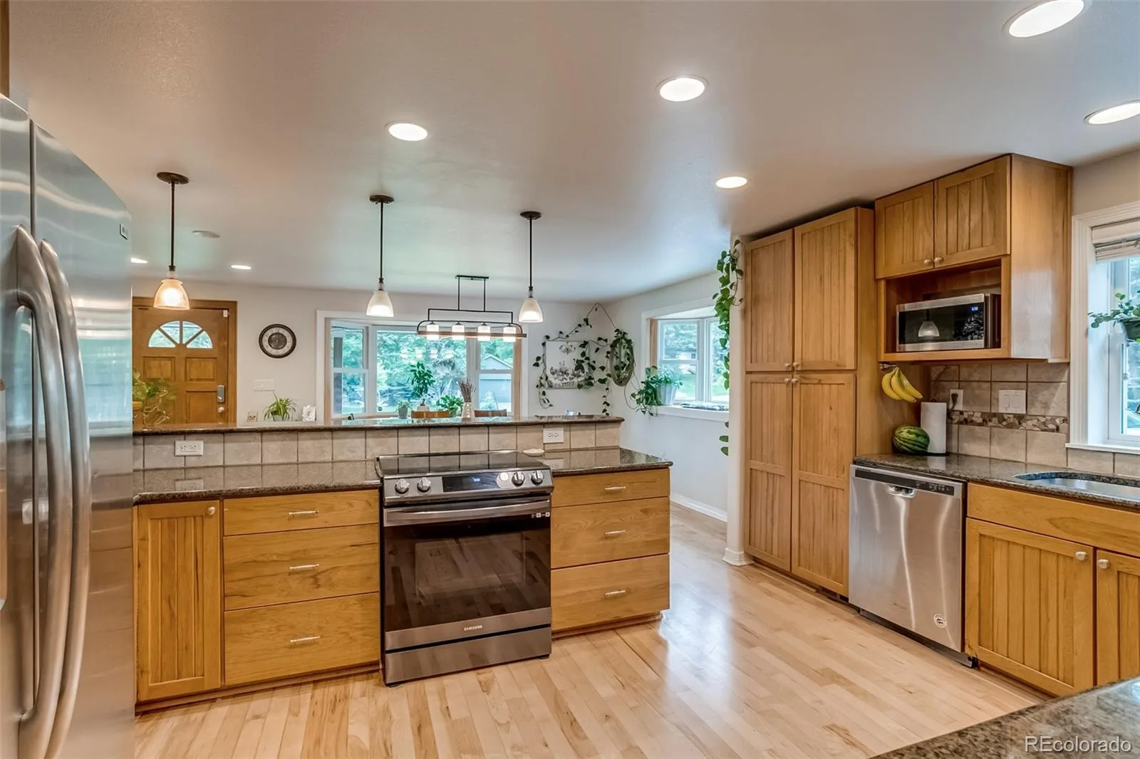755 Holland Street Lakewood CO 80215 MLS #REC5227783 06022026184553 1600 8