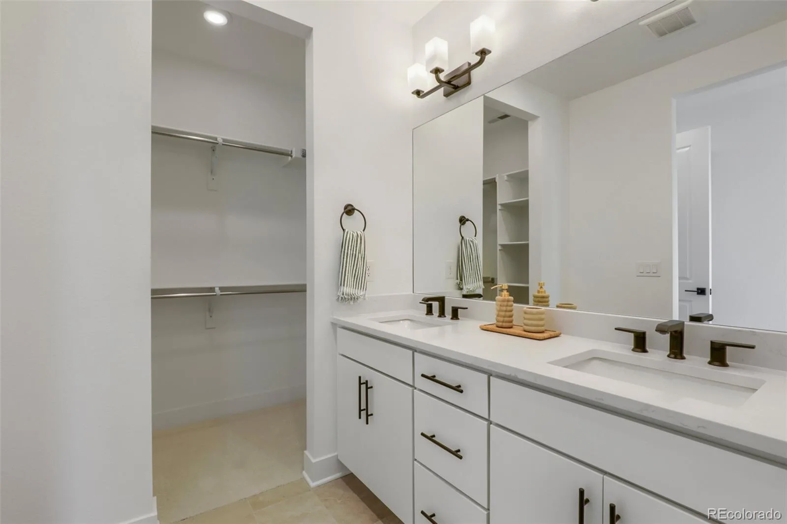 20577 E 62nd Drive Aurora CO 80019 | MLS #REC5239357 08132026185601 1600 16