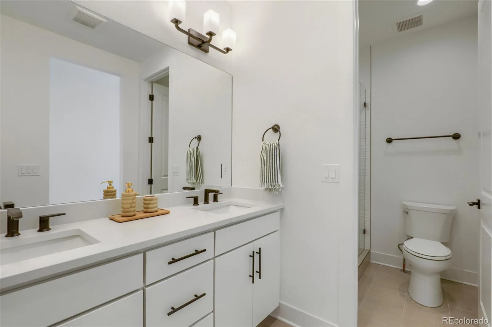 20577 E 62nd Drive Aurora CO 80019 | MLS #REC5239357 08132026185601 1600 17