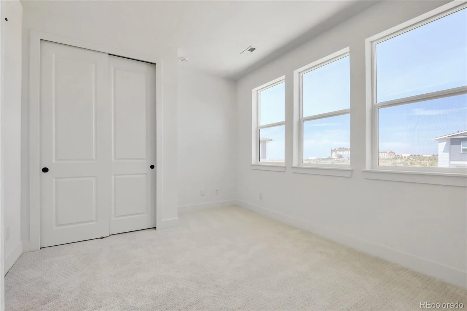 20577 E 62nd Drive Aurora CO 80019 | MLS #REC5239357 08132026185601 1600 18
