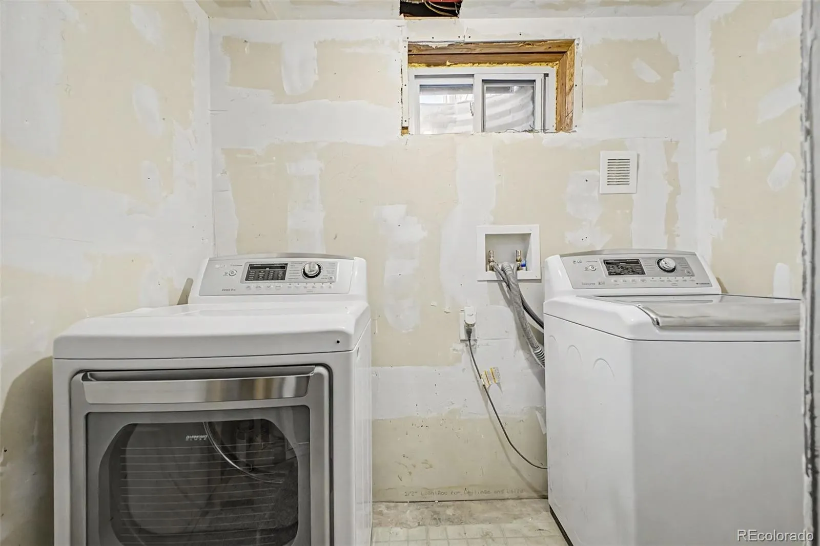 11801 E 17th Avenue Aurora CO 80010 MLS #REC5243160 05122026012356 1600 28