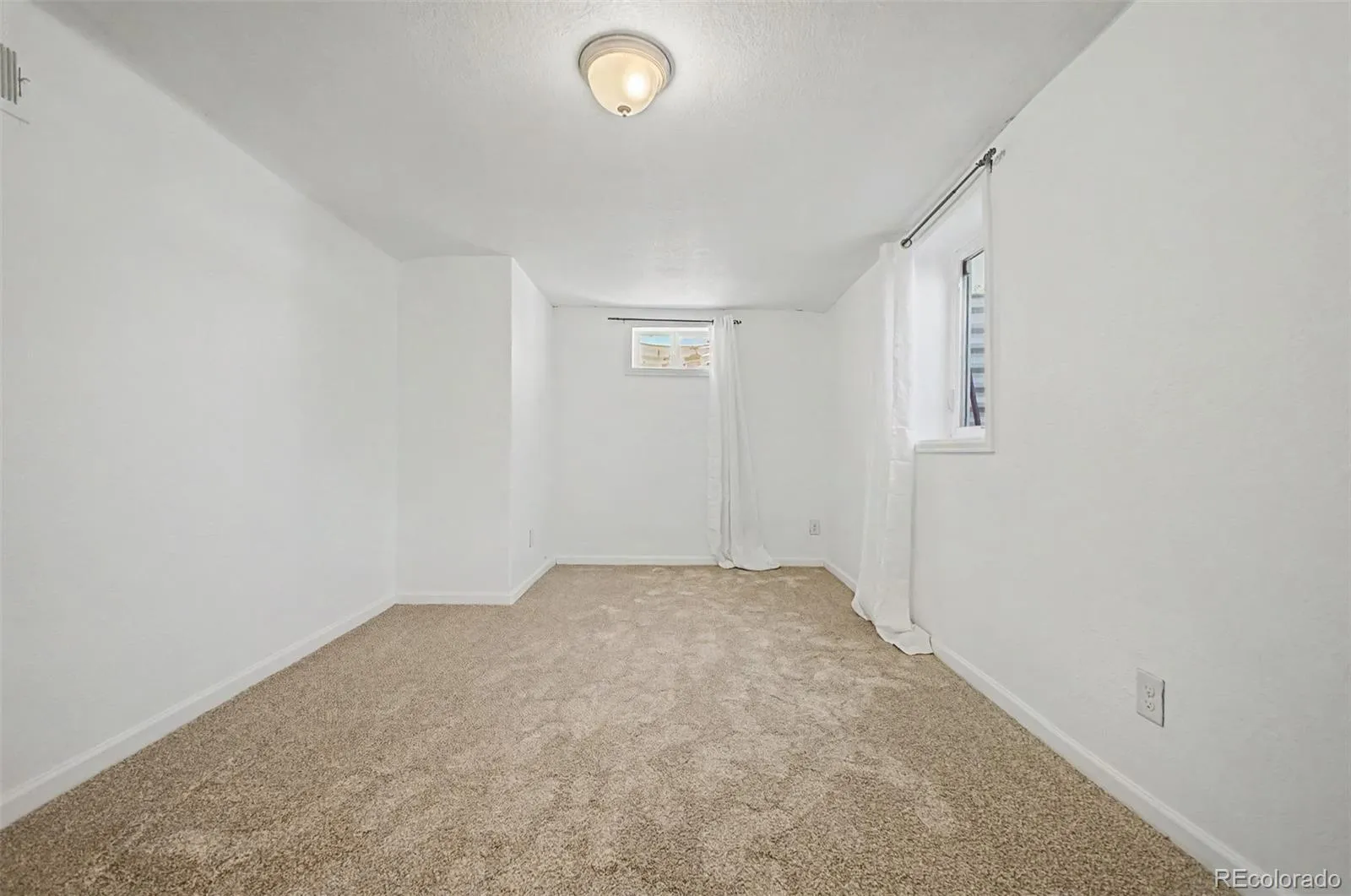 11801 E 17th Avenue Aurora CO 80010 MLS #REC5243160 05122026012356 1600 9