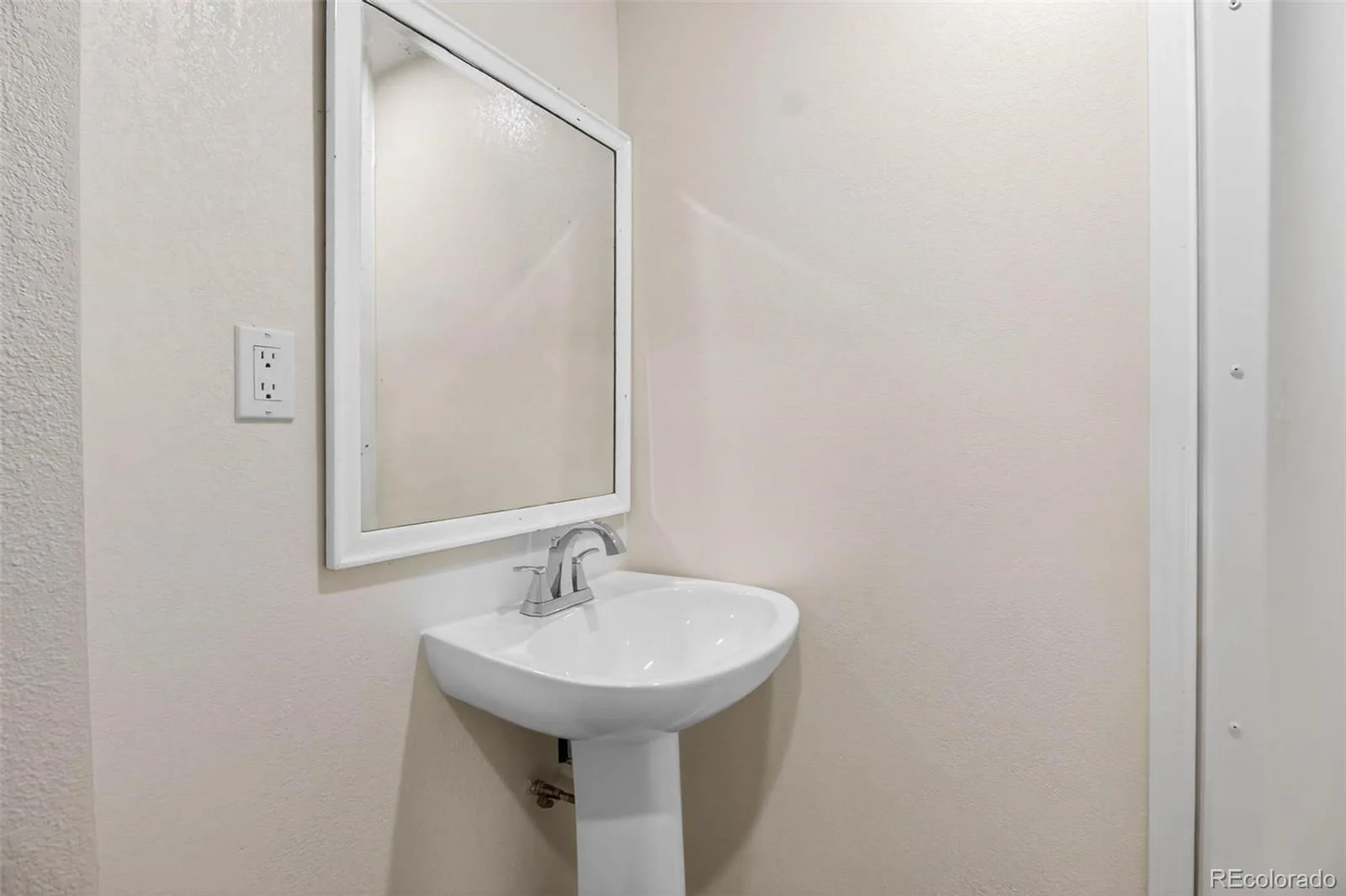4867 S Johnson Street Littleton CO 80123 | MLS #REC5250169 08132026171608 1600 32