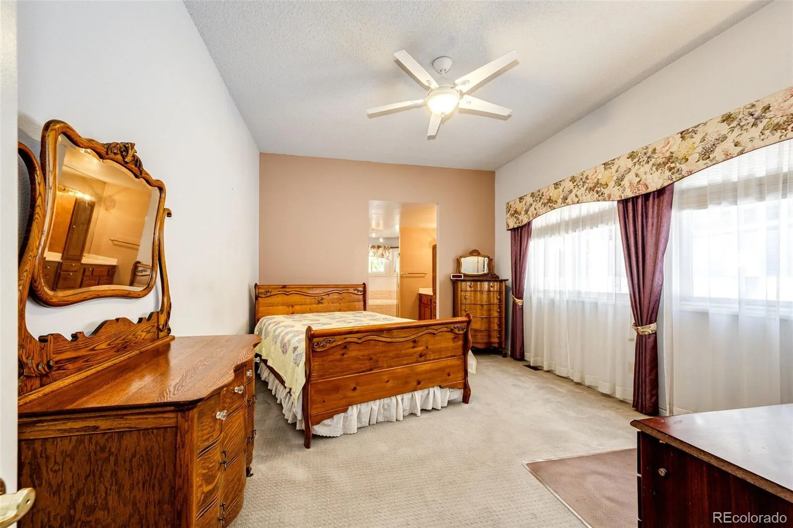 2566 S Independence Court Lakewood CO 80227 | MLS #REC5255437 07302026180811 1600 14