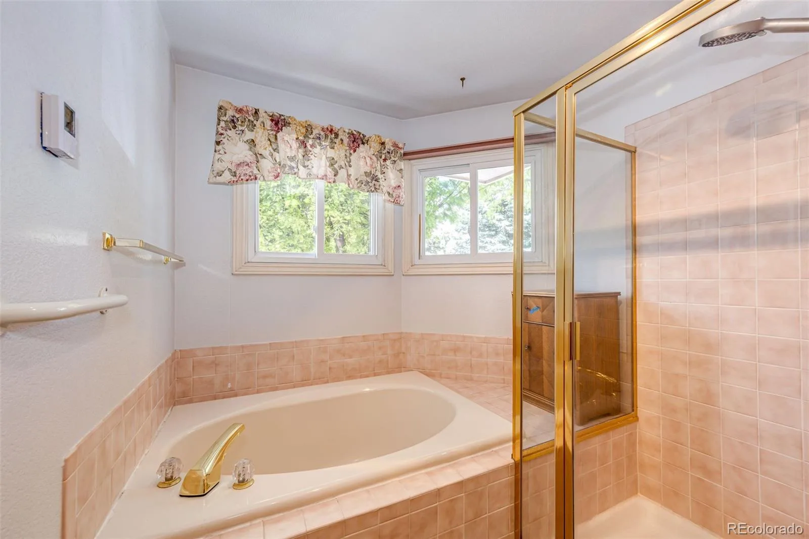 2566 S Independence Court Lakewood CO 80227 | MLS #REC5255437 07302026180811 1600 15