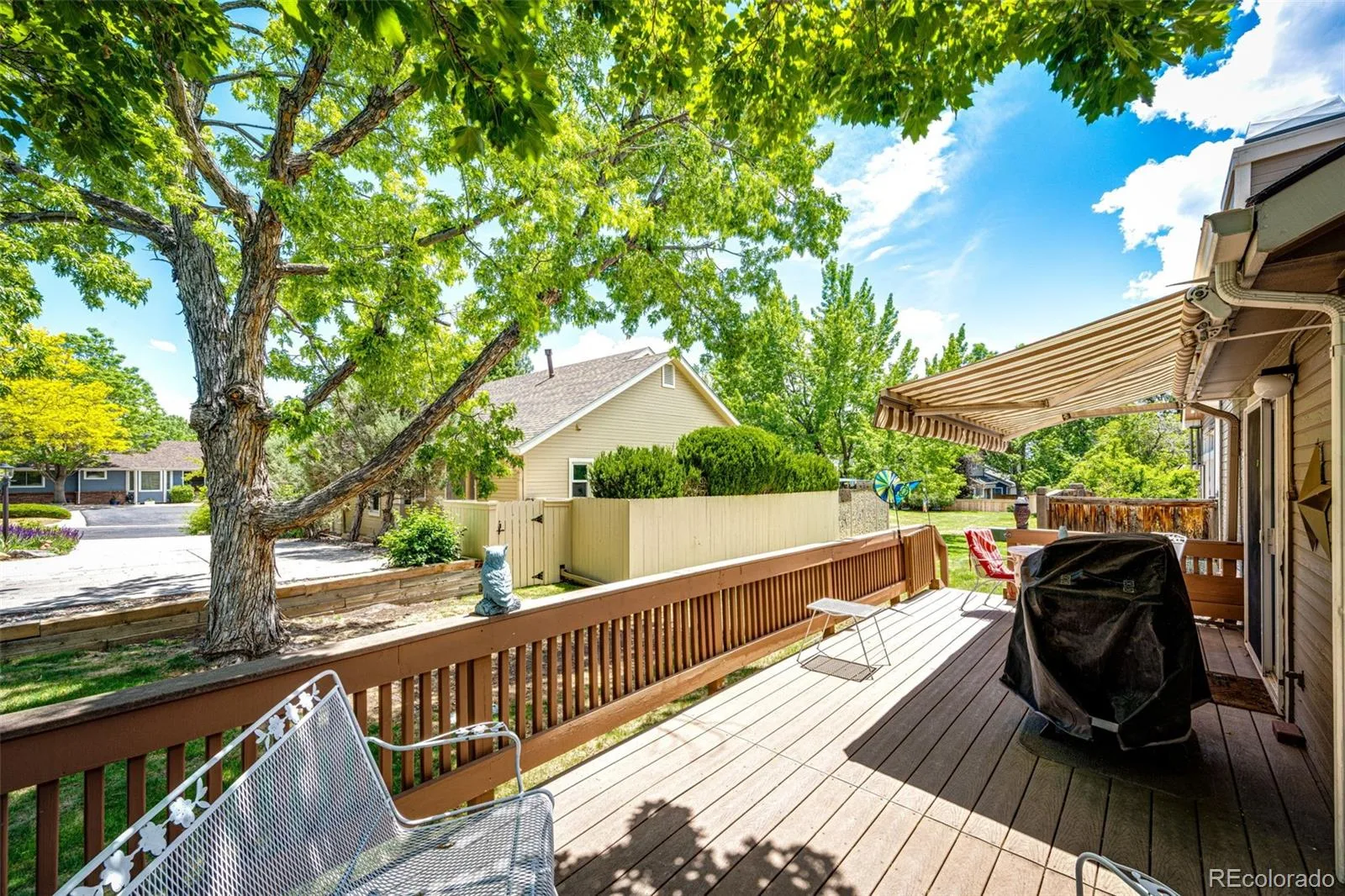 2566 S Independence Court Lakewood CO 80227 | MLS #REC5255437 07302026180811 1600 22