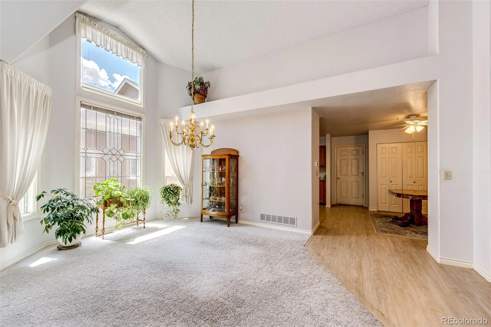 2566 S Independence Court Lakewood CO 80227 | MLS #REC5255437 07302026180811 1600 4