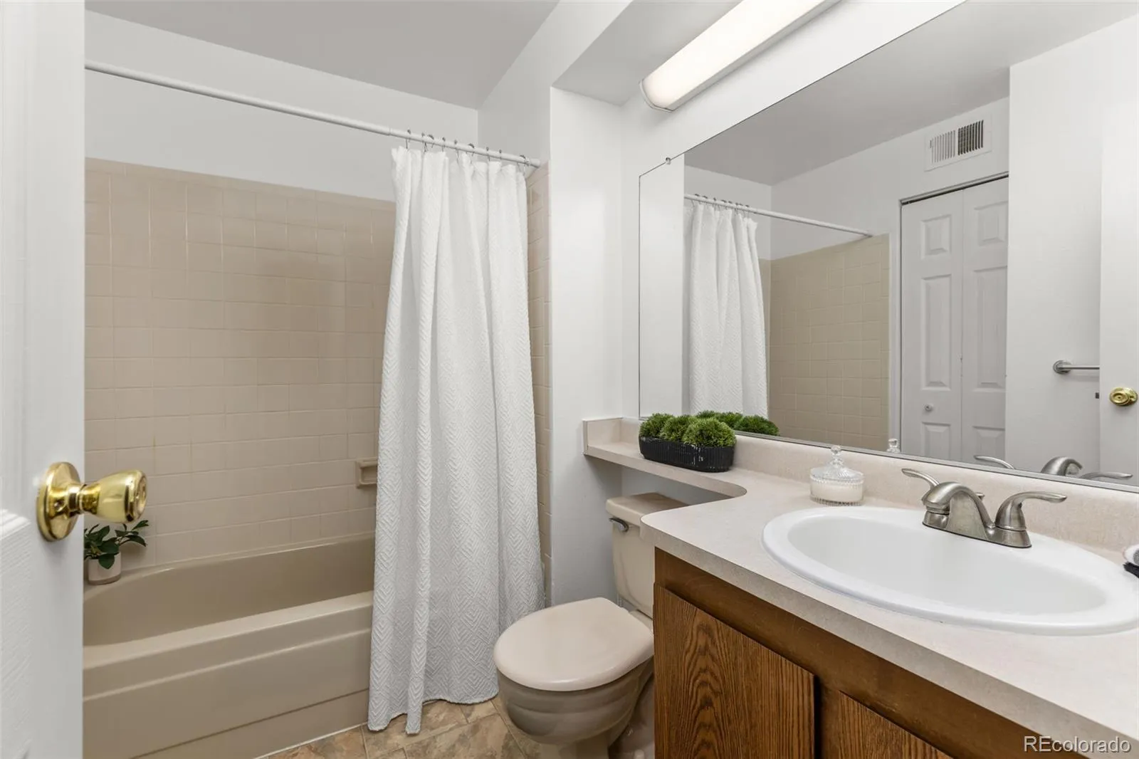 18302 E Kepner Place #203 Aurora CO 80017 MLS #REC5258434 05252026144918 1600 17