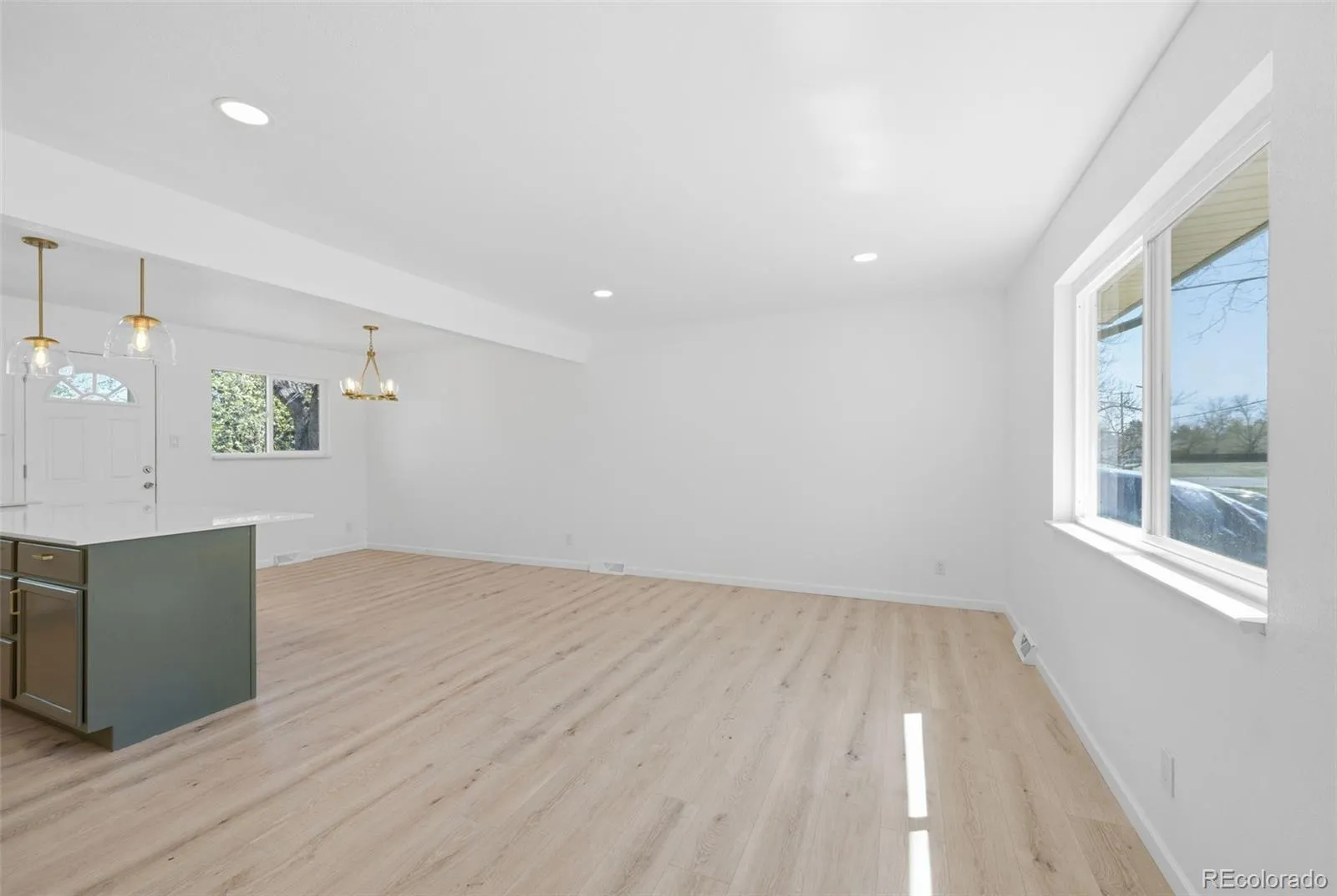 04072026230410 1600 10