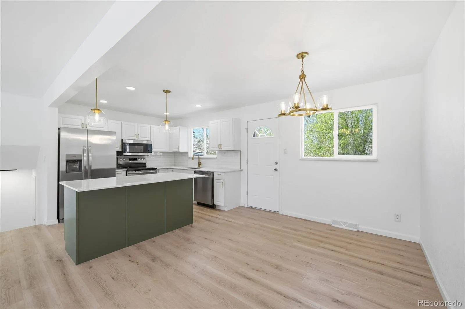 04072026230410 1600 11