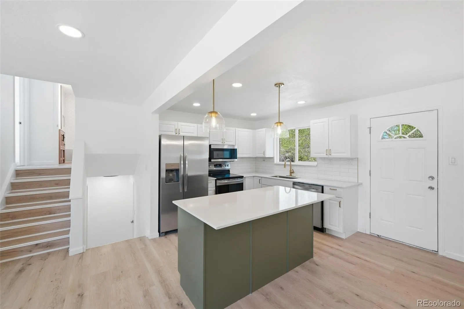 04072026230410 1600 12