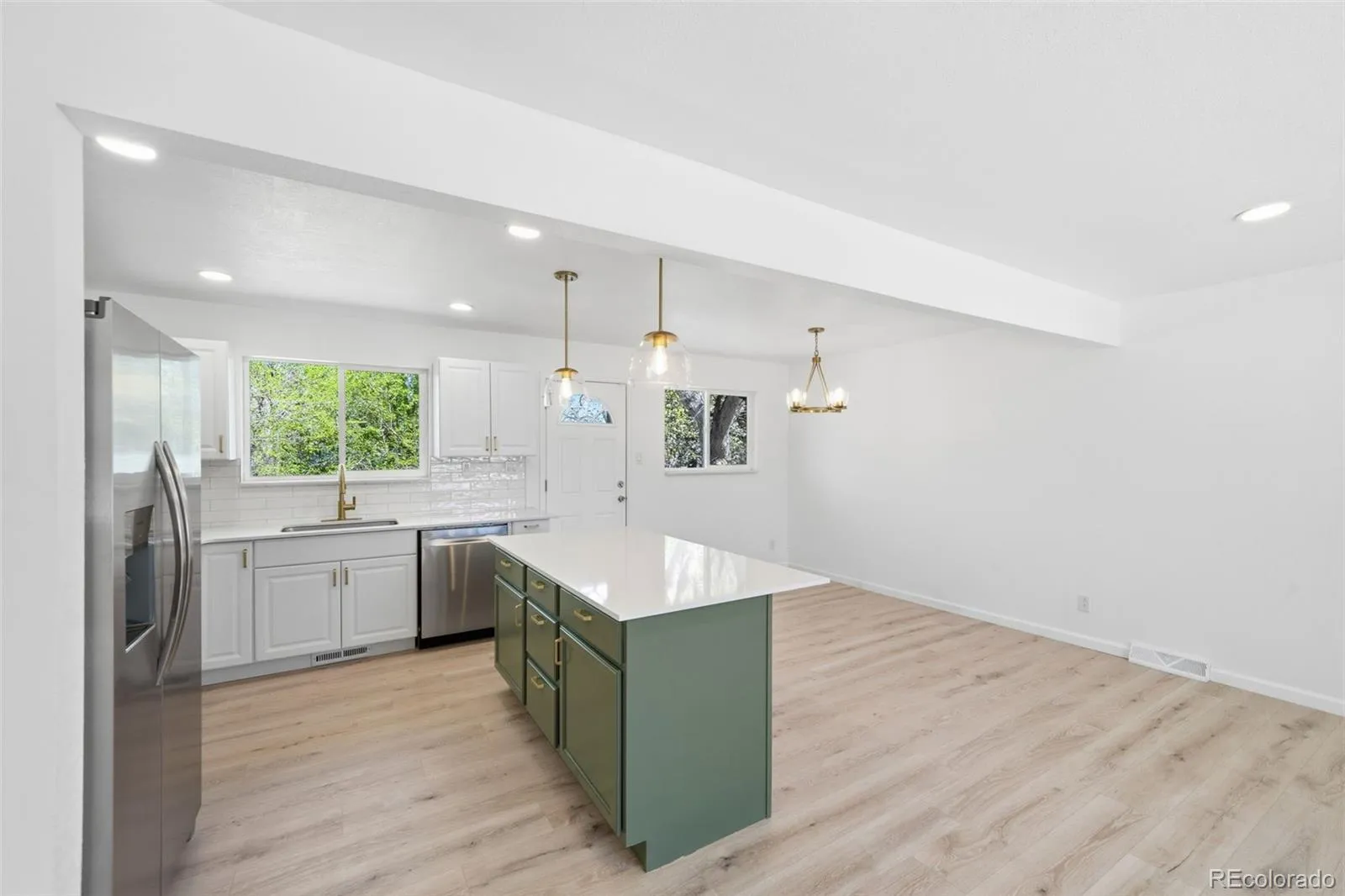 04072026230410 1600 14