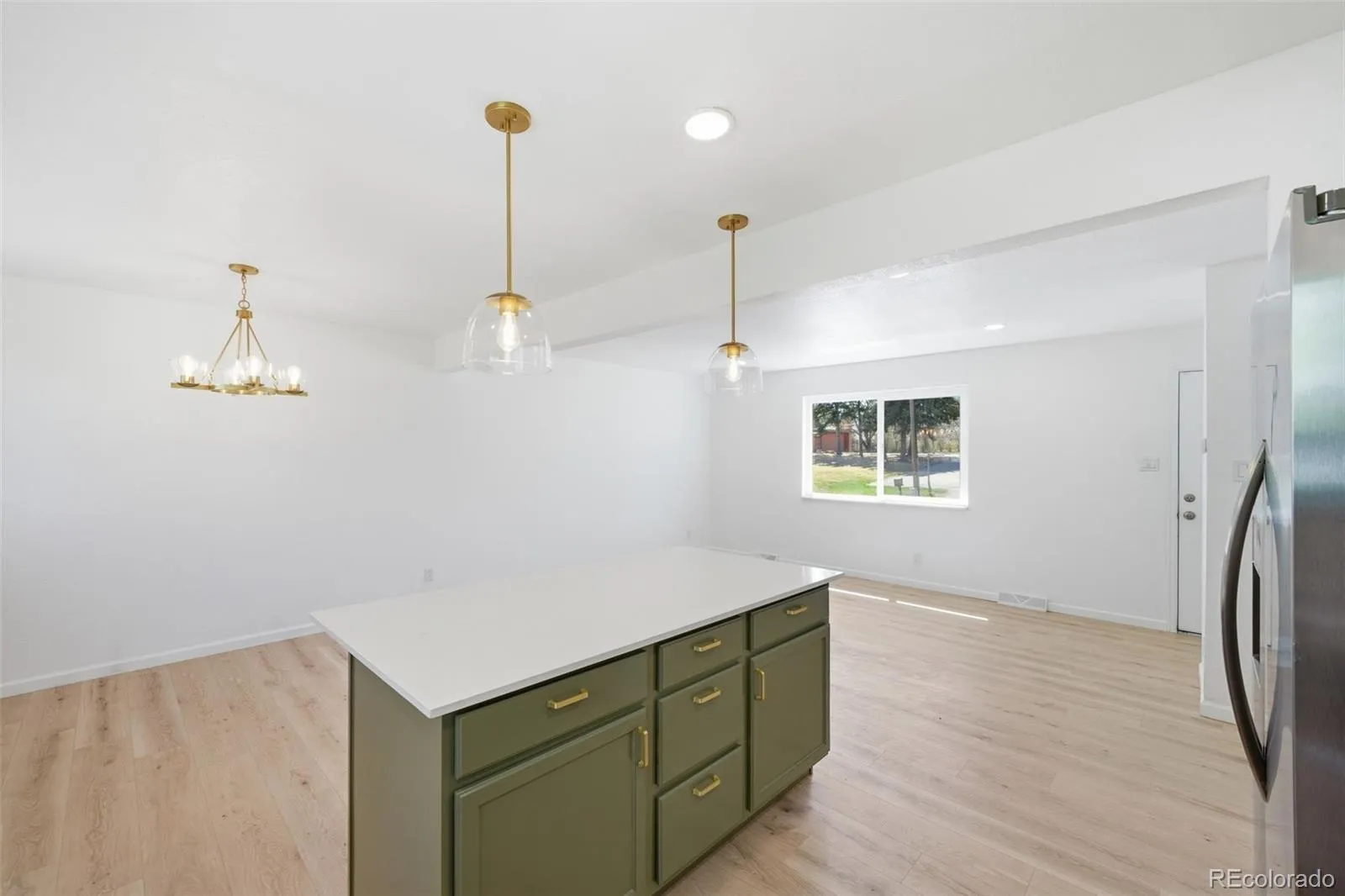 04072026230410 1600 15