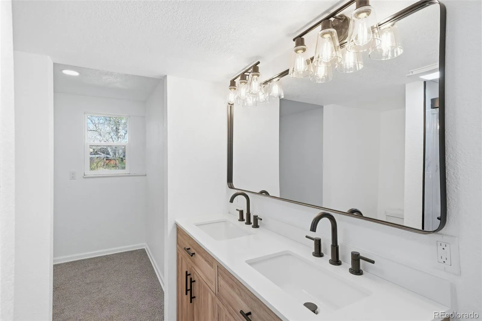 04072026230410 1600 21