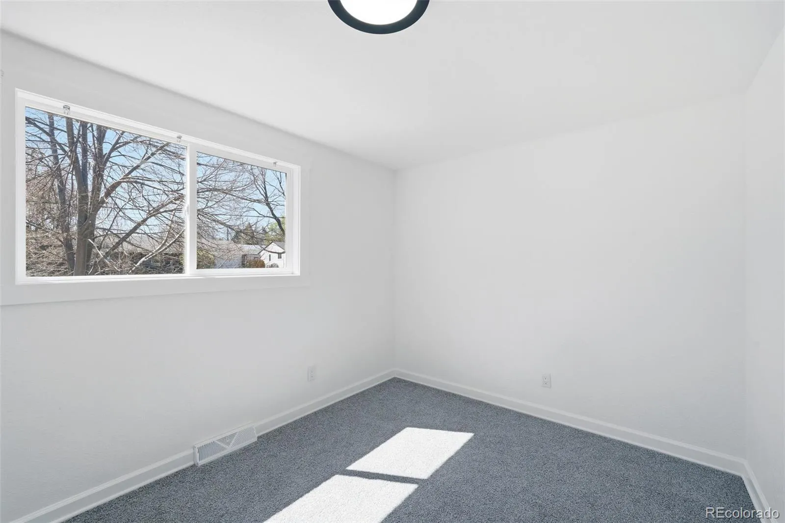 04072026230410 1600 25