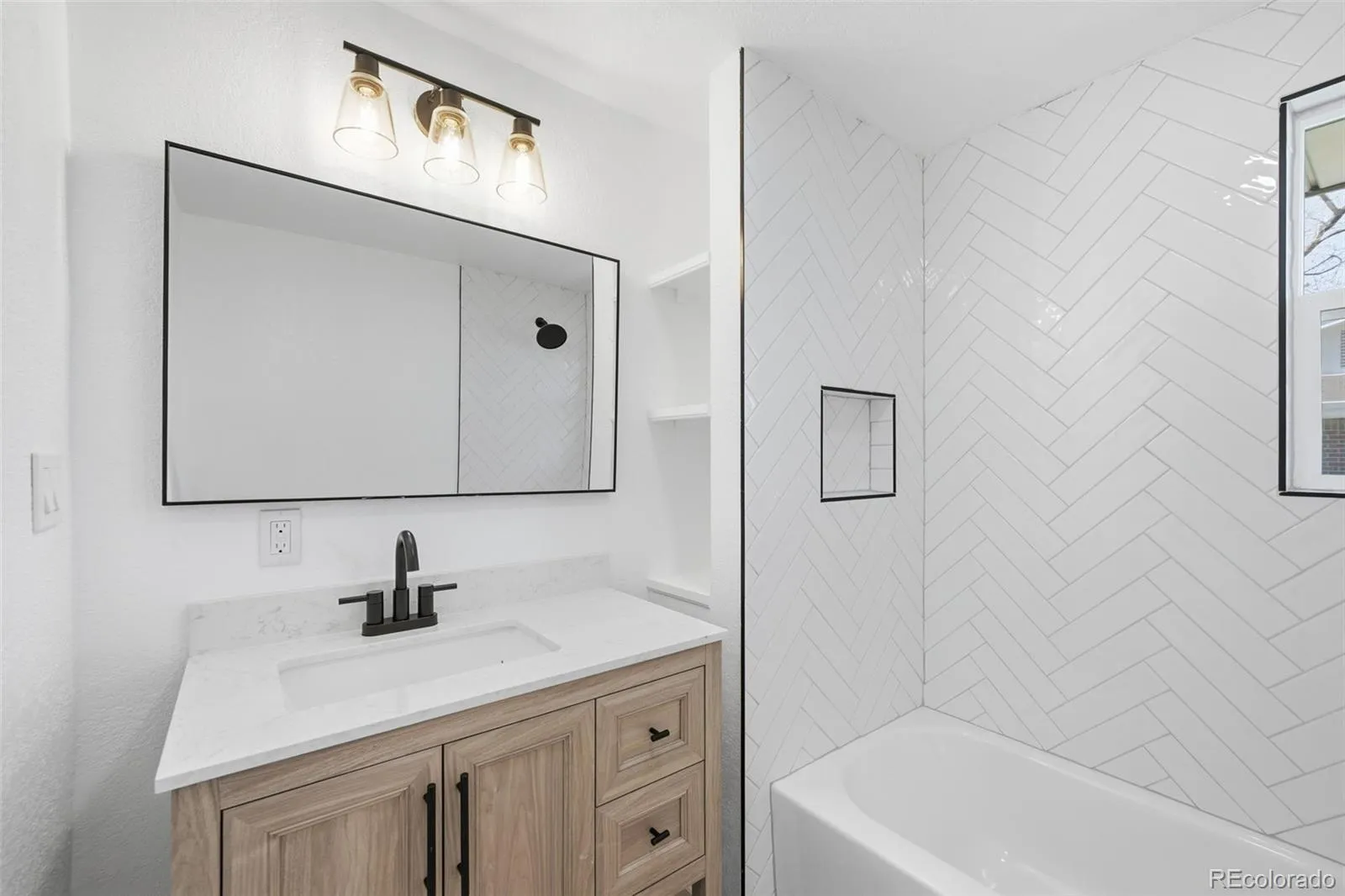 04072026230410 1600 29