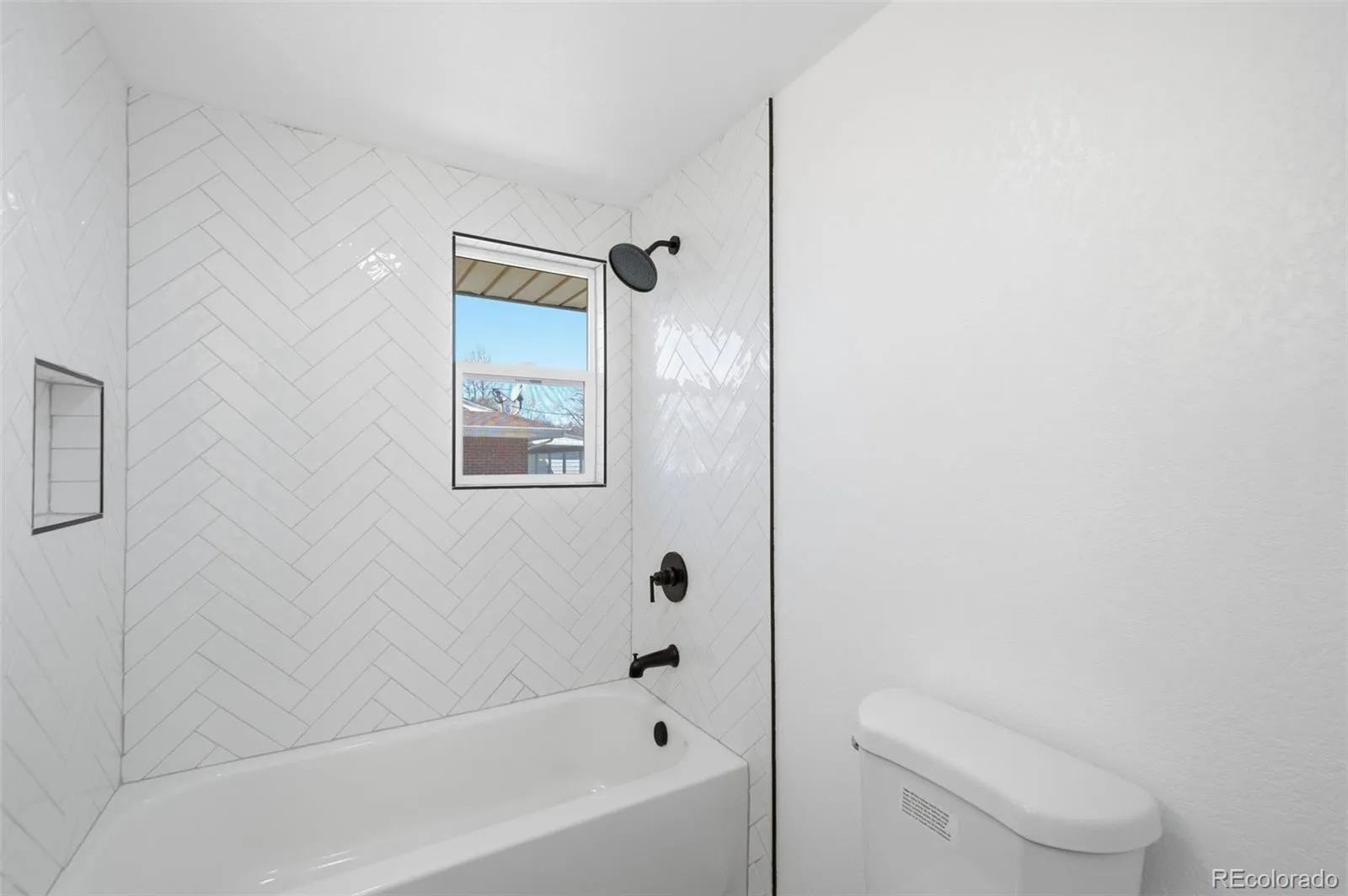 04072026230410 1600 30