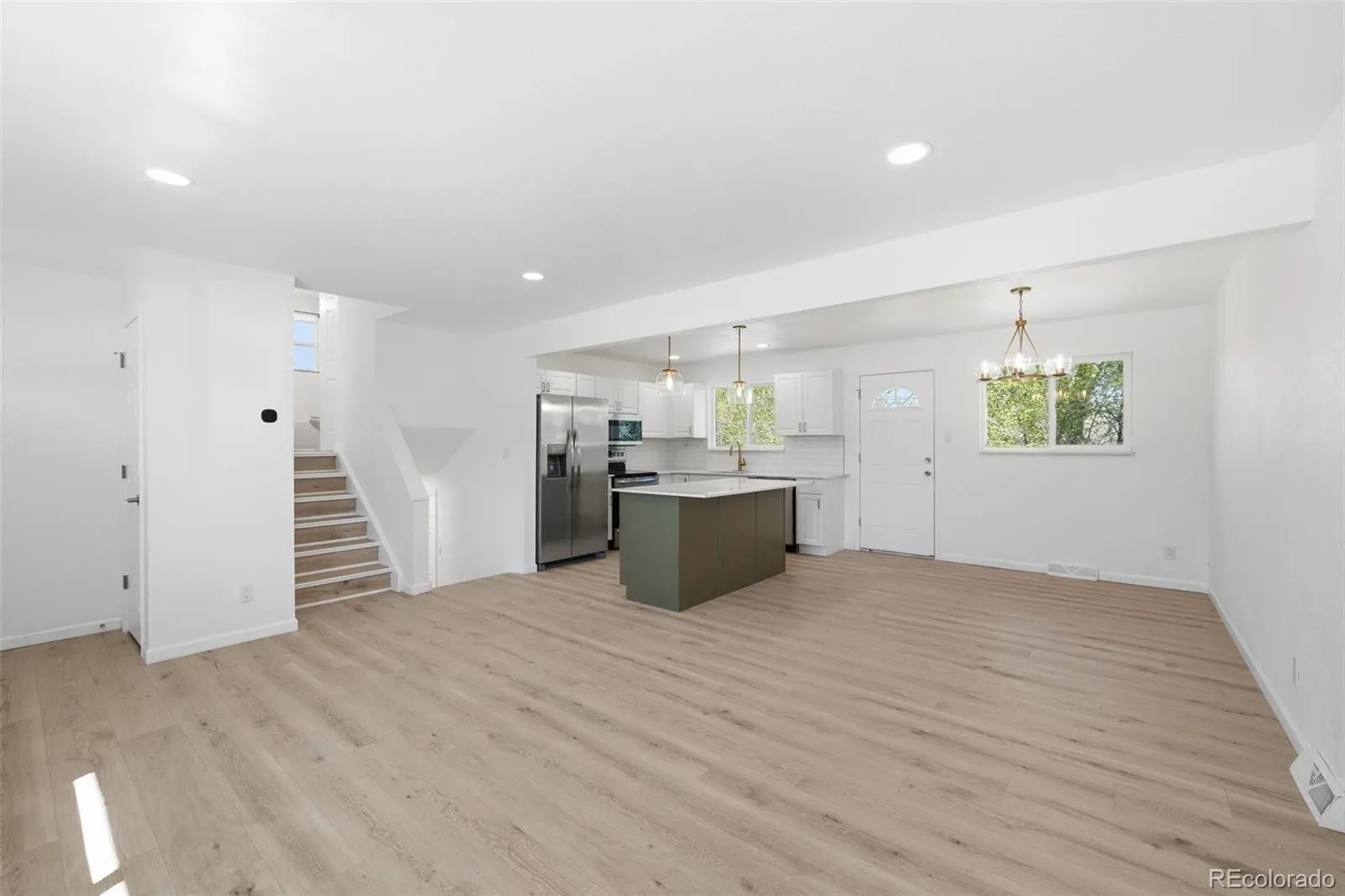 04072026230410 1600 6