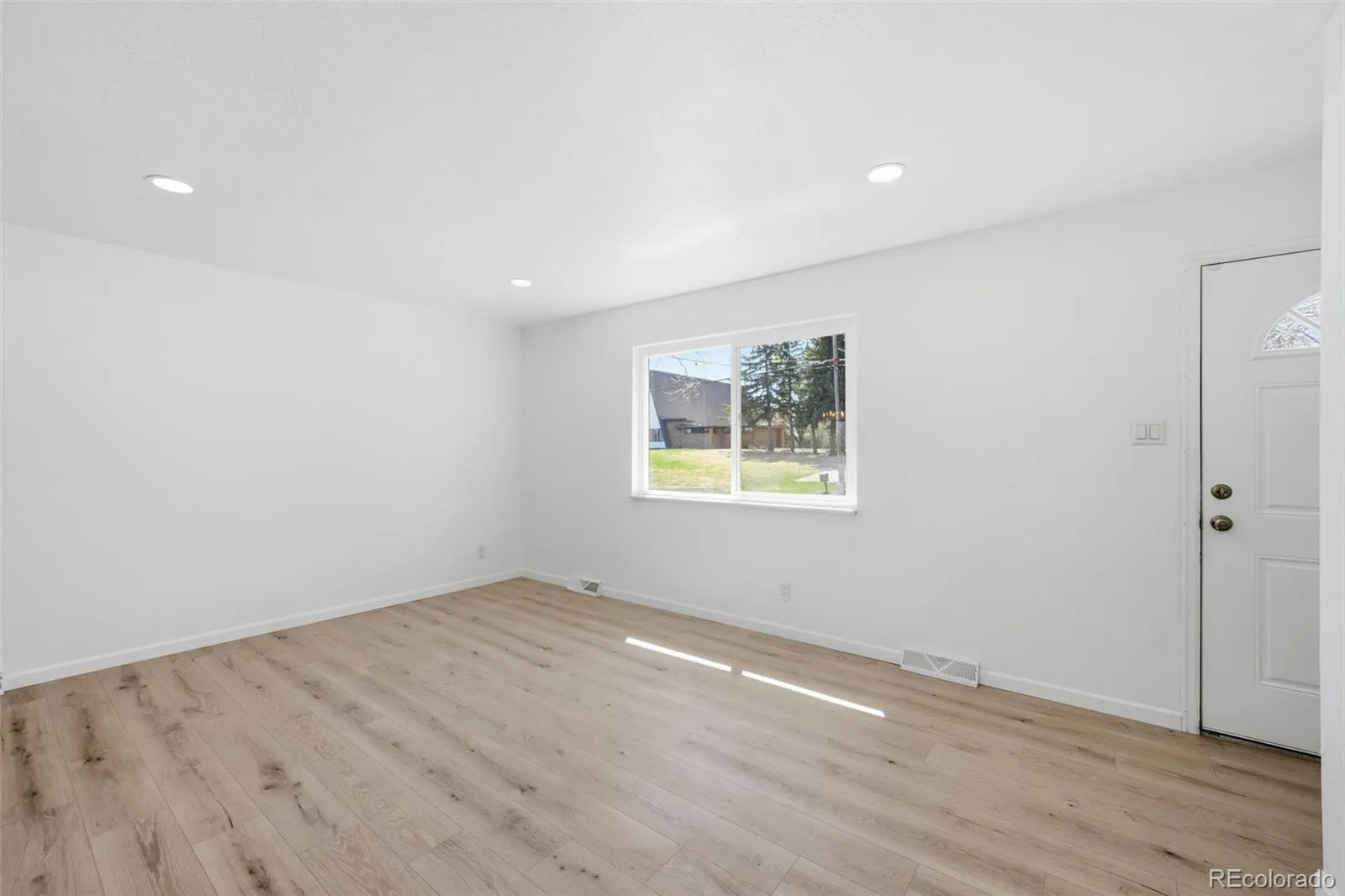 04072026230410 1600 7