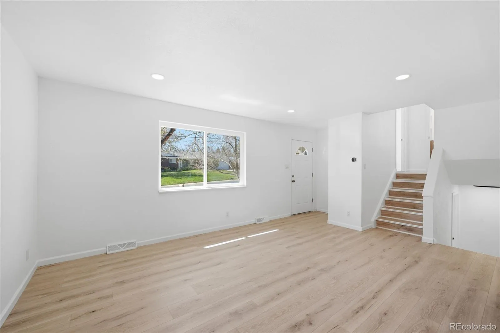 04072026230410 1600 8