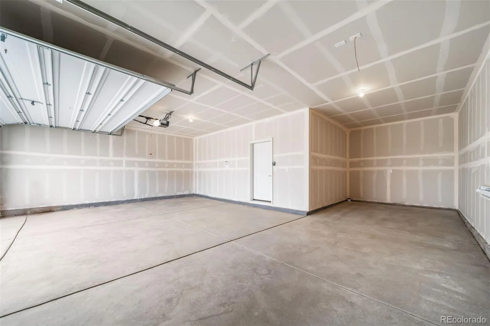 4827 N Sicily Court Aurora CO 80019 | MLS #REC5268418 08192026174339 1600 29