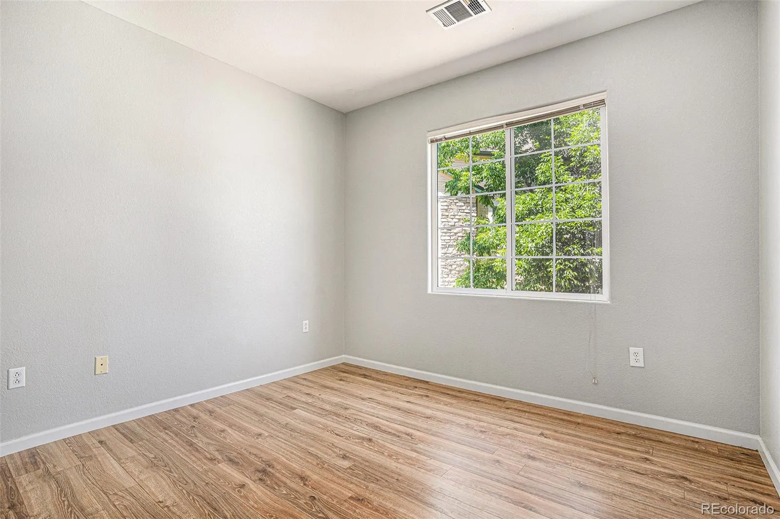 4085 S Crystal Circle #202 Aurora CO 80014 MLS #REC5270010 05282026022201 1600 10