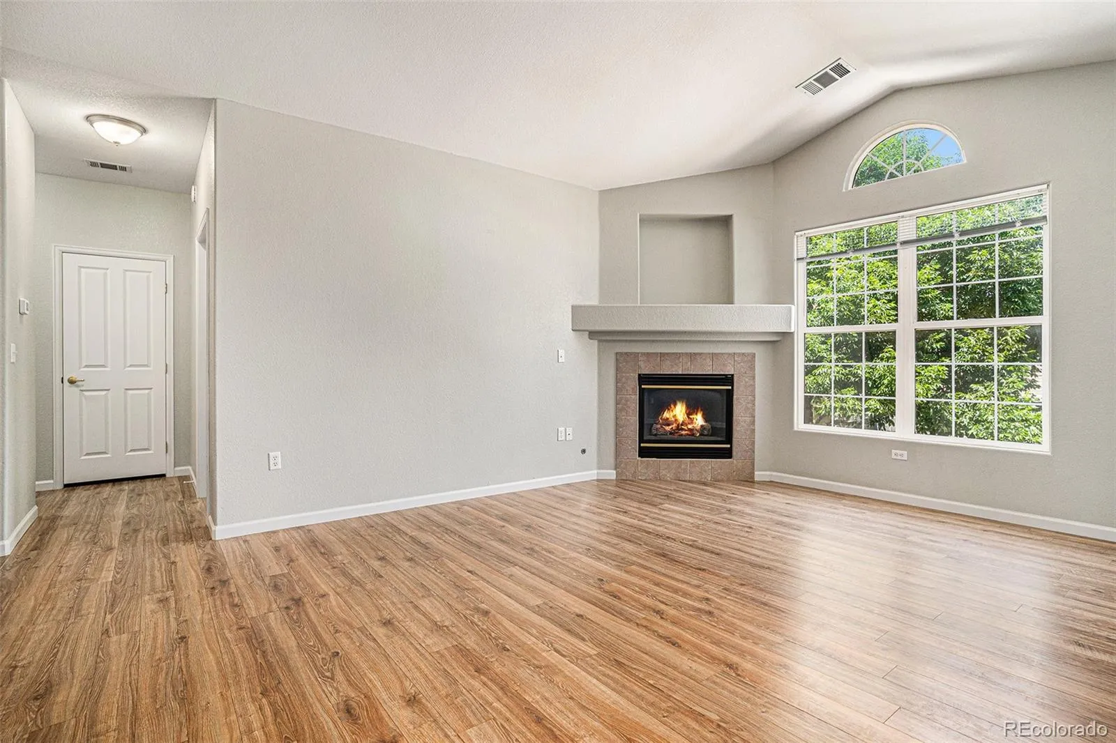 4085 S Crystal Circle #202 Aurora CO 80014 MLS #REC5270010 05282026022201 1600 3