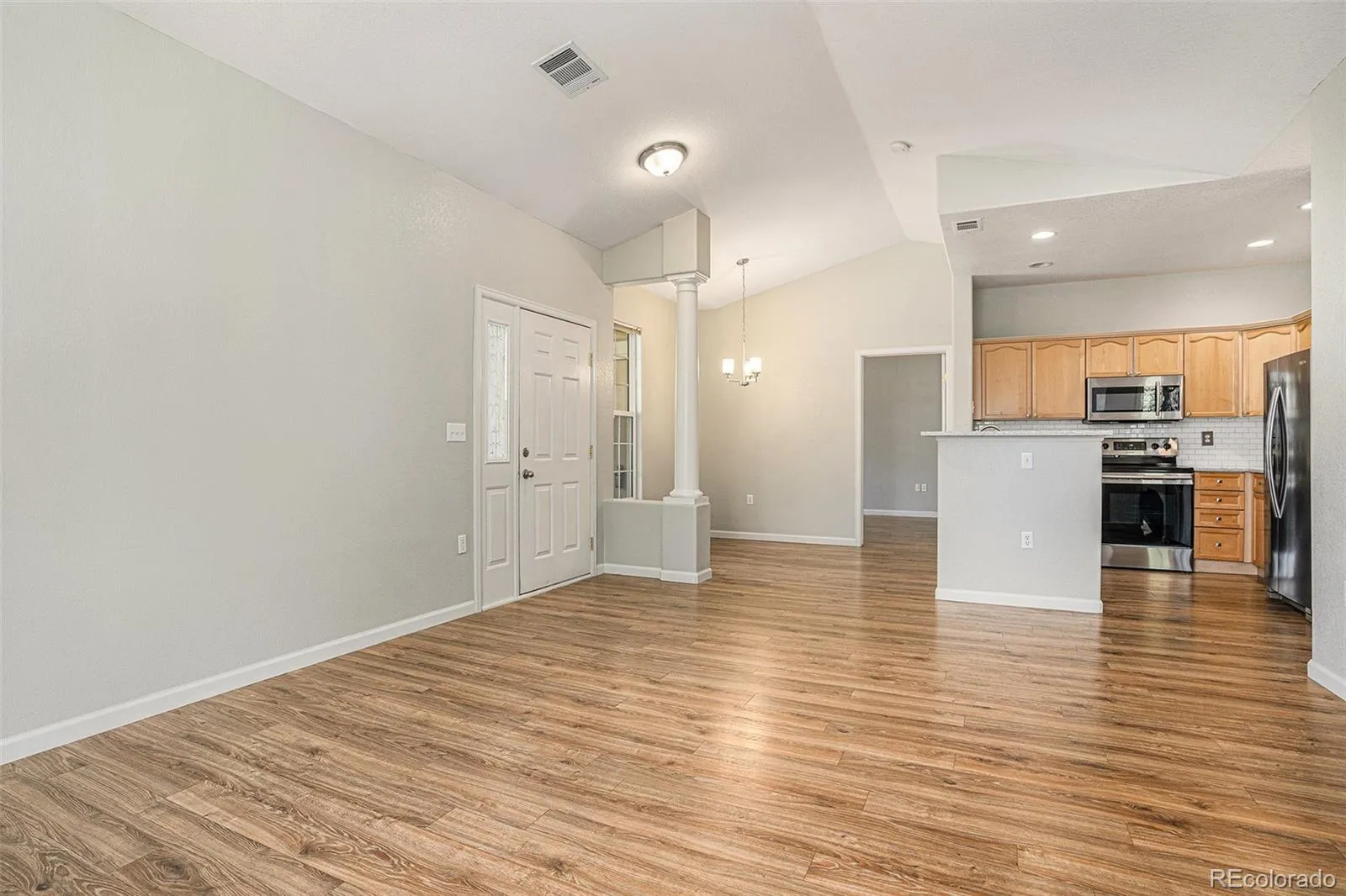 4085 S Crystal Circle #202 Aurora CO 80014 MLS #REC5270010 05282026022201 1600 4