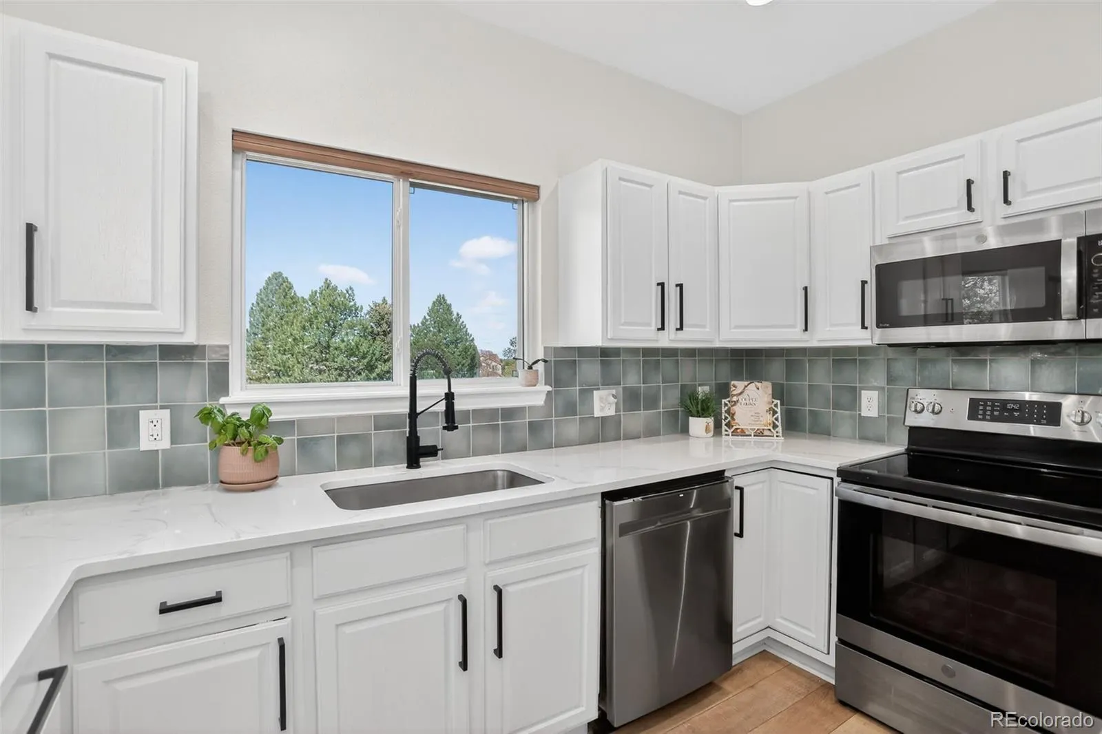 2901 S Tower Way Aurora CO 80013 MLS #REC5275402 05212026235834 1600 17