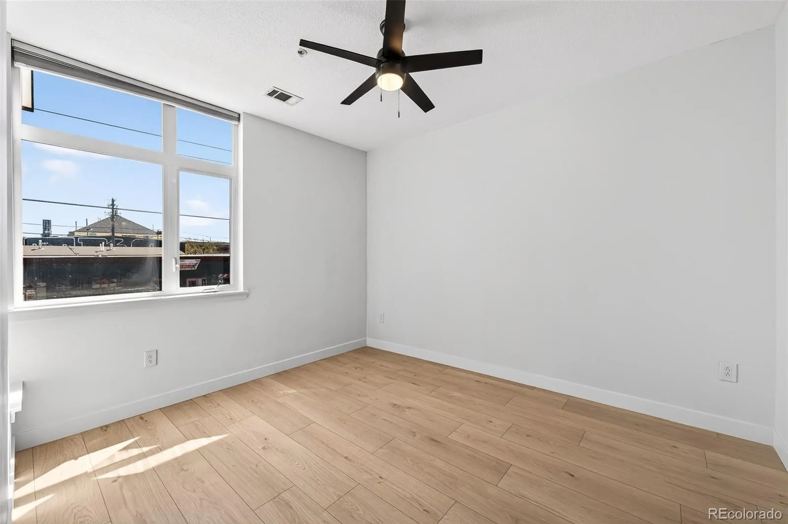 3101 Blake Street #205 Denver CO 80205 MLS #REC5277077 04242026161052 1600 13
