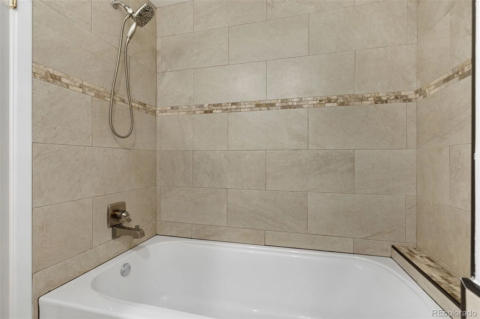 12256 E Bates Circle Aurora CO 80014 | MLS #REC5277613 09242026112643 1600 18