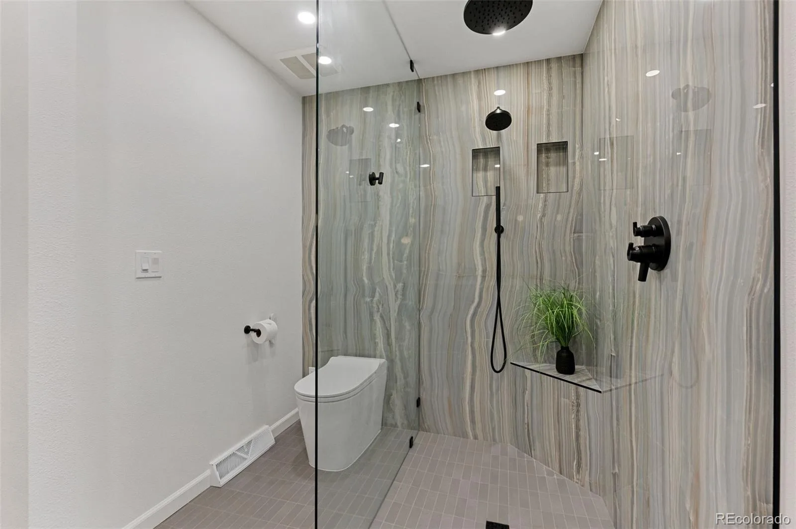 12256 E Bates Circle Aurora CO 80014 | MLS #REC5277613 09242026112643 1600 23