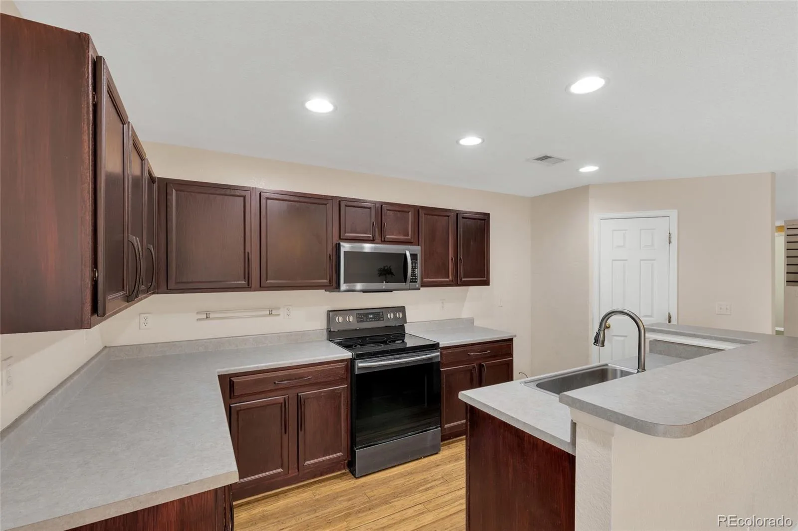 5788 Biscay Street Denver CO 80249 | MLS #REC5282224 08222026132643 1600 7
