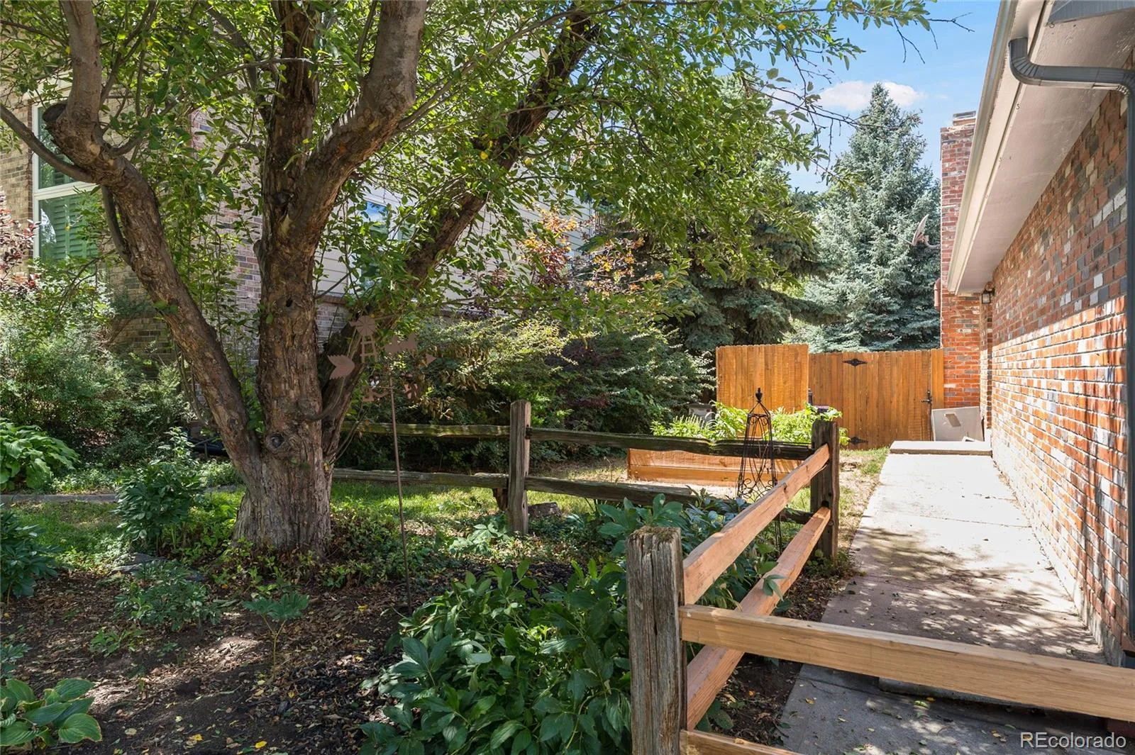 5447 S Iola Way Englewood CO 80111 | MLS #REC5282953 08162026233940 1600 37