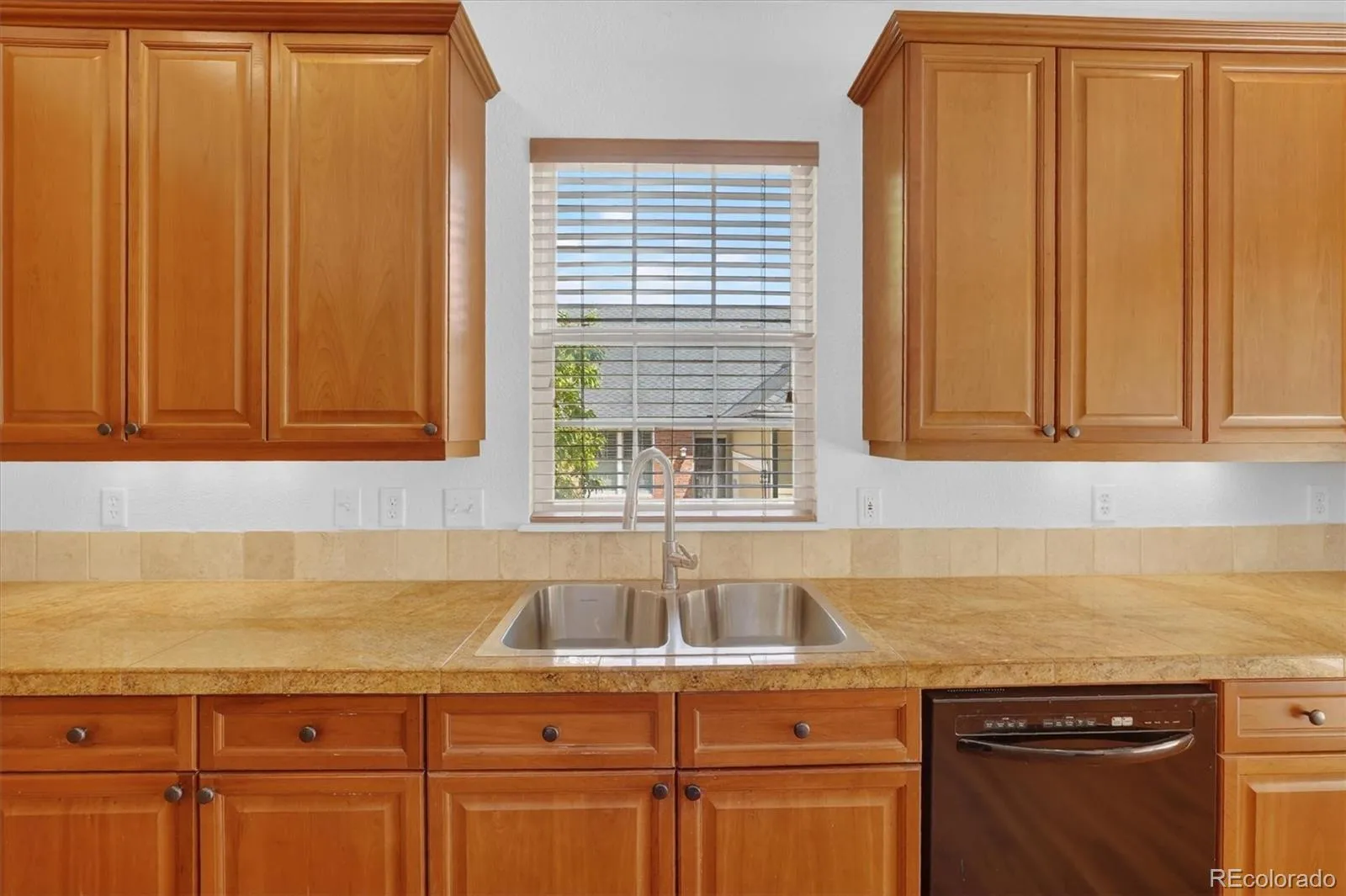 7622 E 6th Place Denver CO 80230 MLS #REC5285782 05102026061330 1600 22