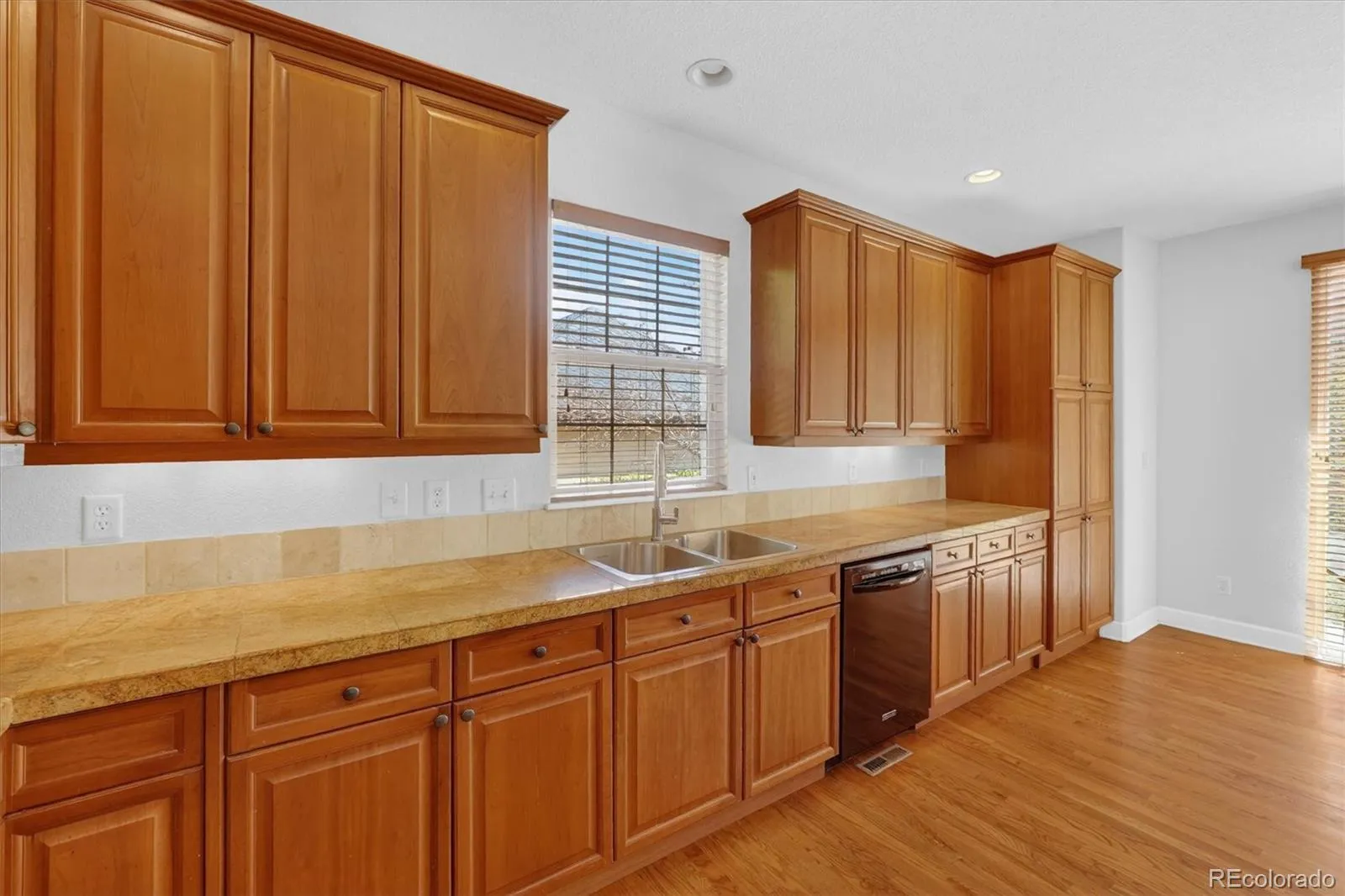 7622 E 6th Place Denver CO 80230 MLS #REC5285782 05102026061330 1600 24