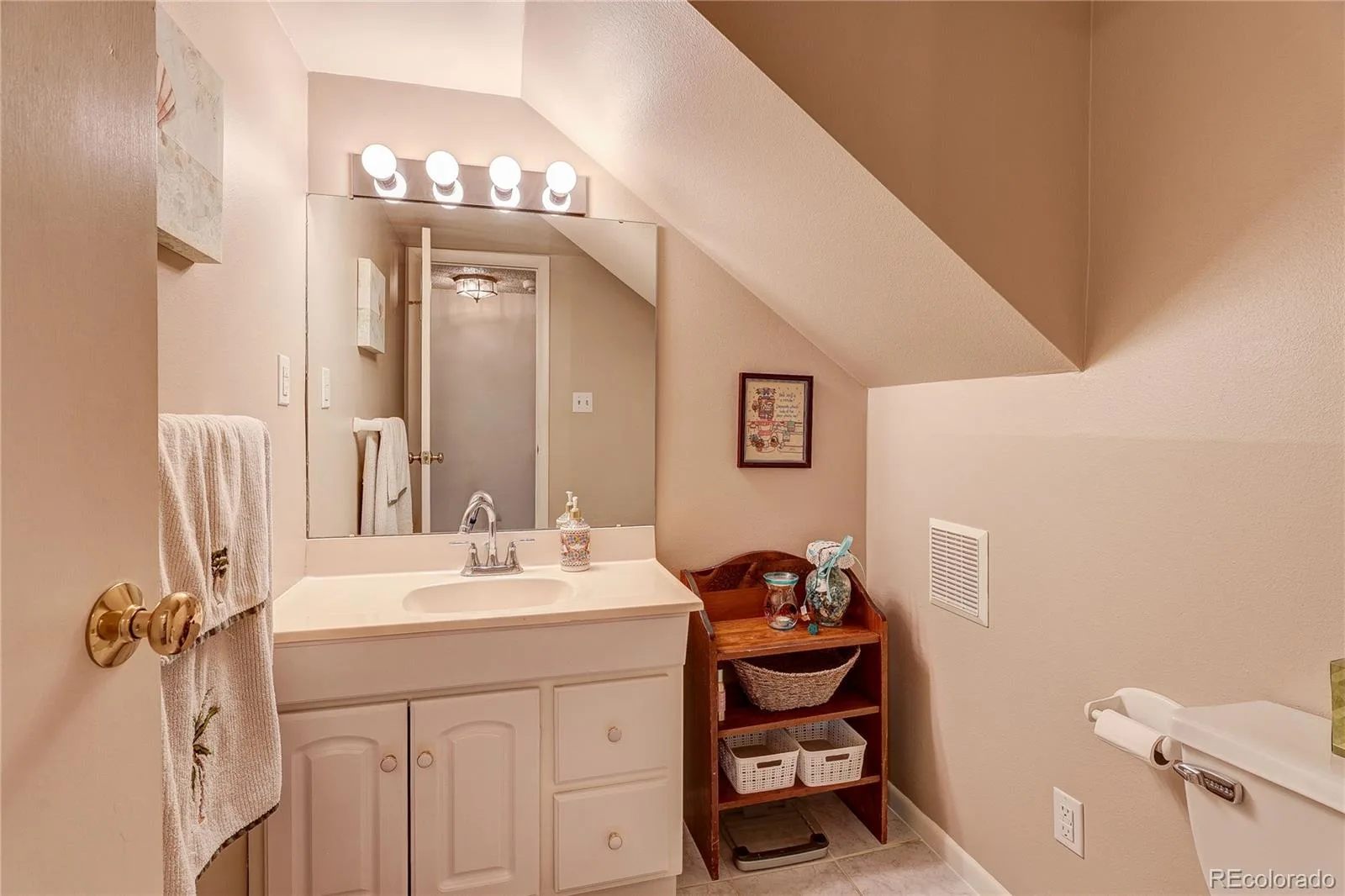 7202 W Cedar Circle Lakewood CO 80226 | MLS #REC5292324 08222026033549 1600 34