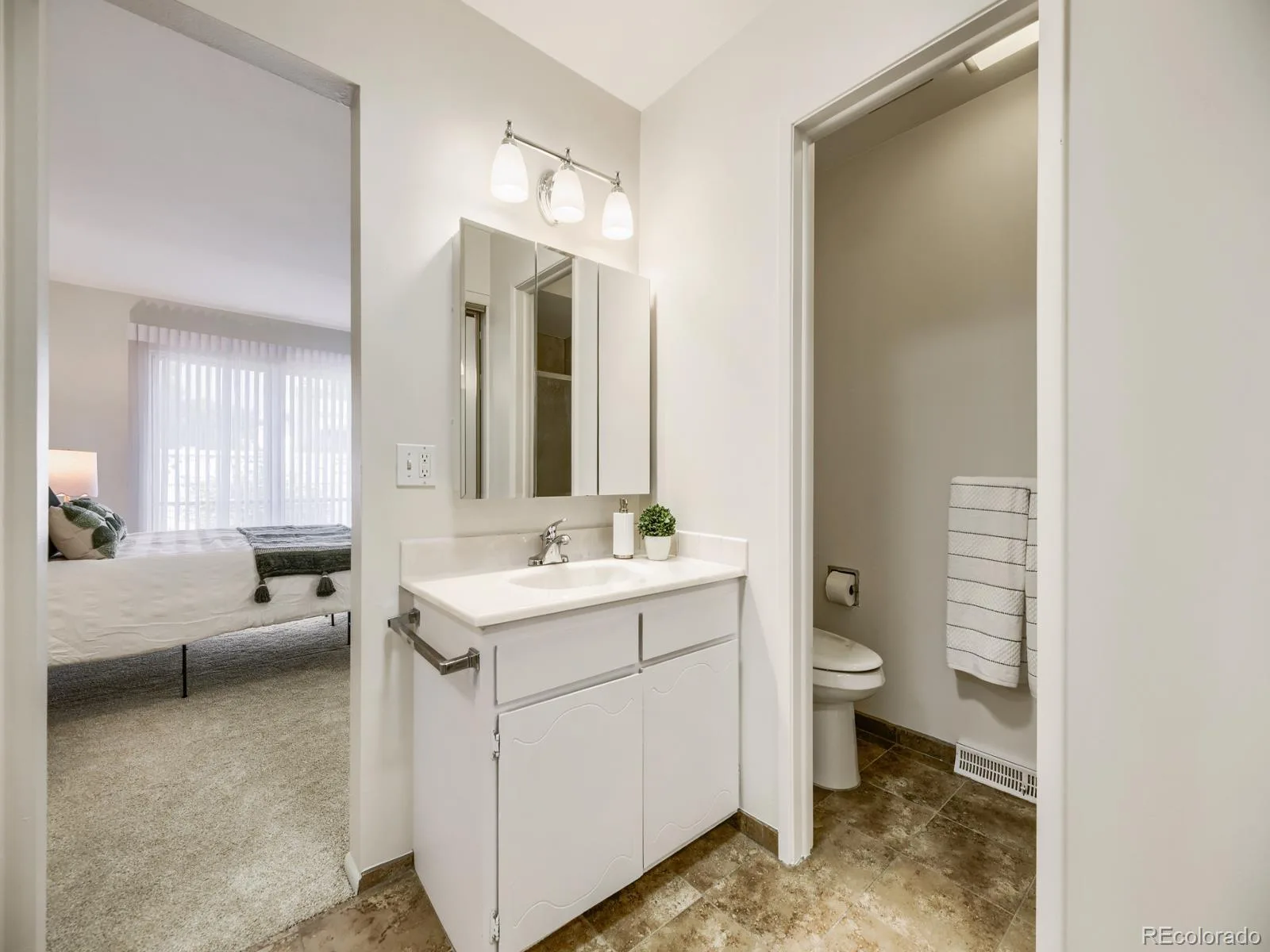 7220 W Maple Drive Lakewood CO 80226 | MLS #REC5295620 08272026122407 1600 17