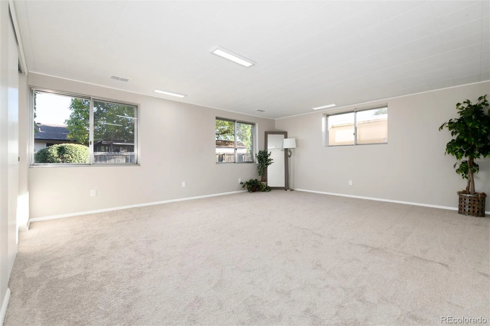 1586 S Wright Court Lakewood CO 80228 | MLS #REC5297022 10142026204817 1600 13