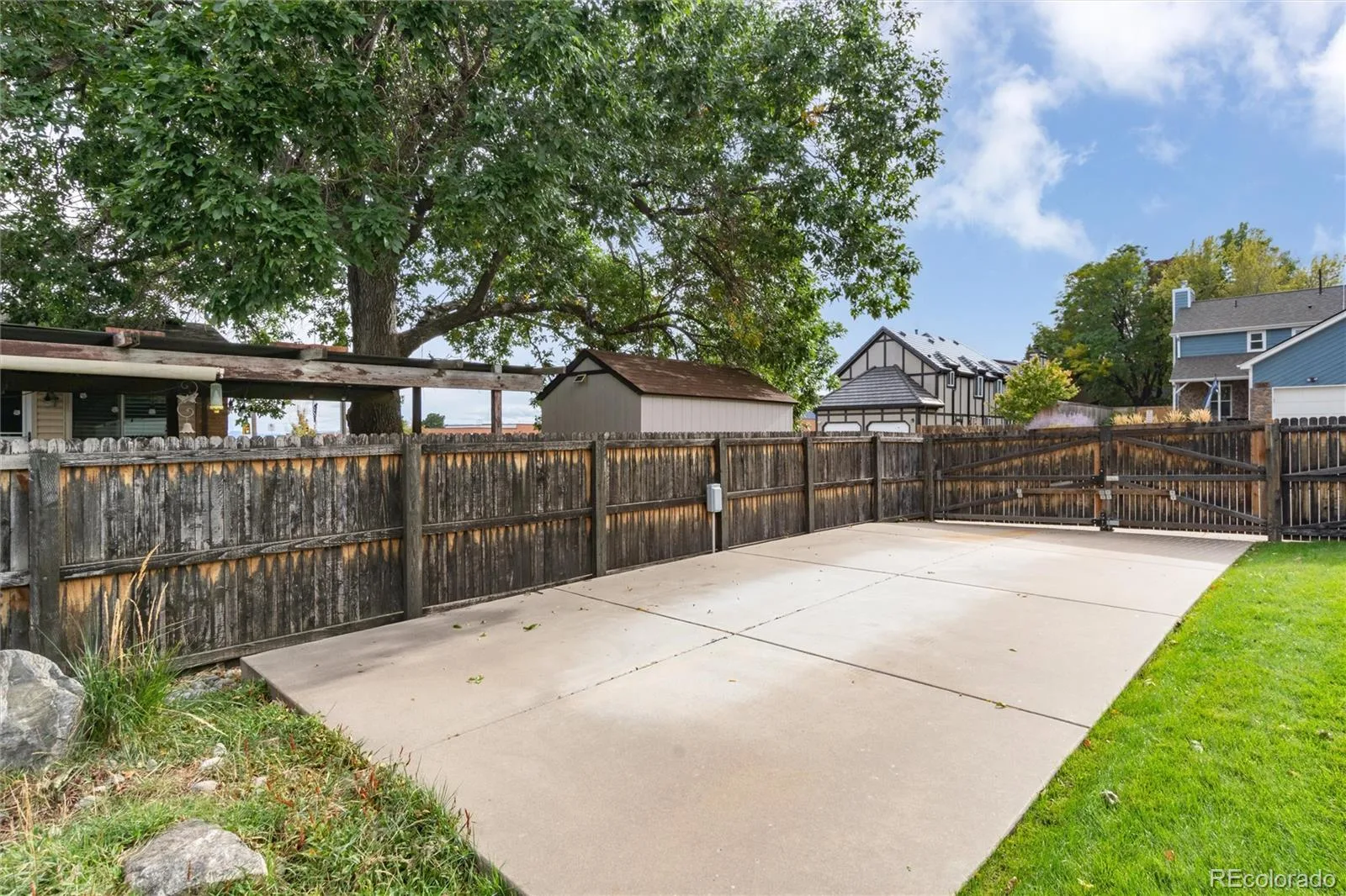 1586 S Wright Court Lakewood CO 80228 | MLS #REC5297022 10142026204817 1600 20