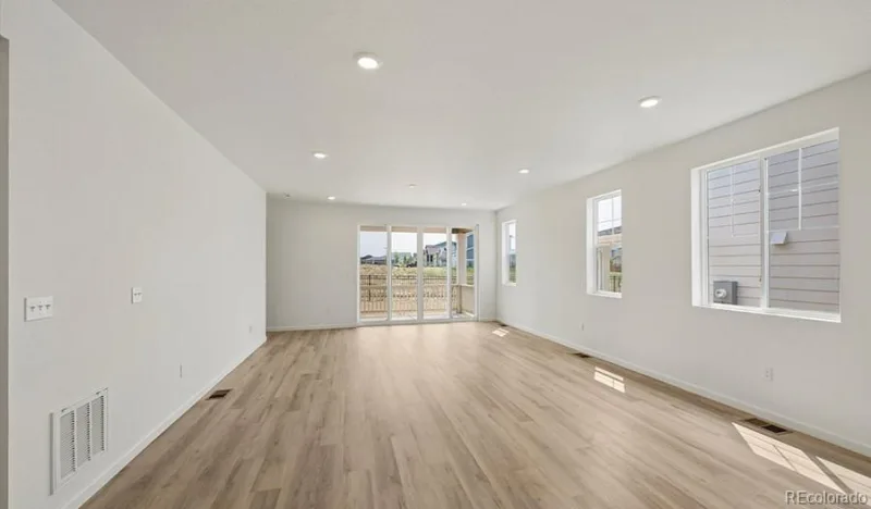3922 N Haleyville Street Aurora CO 80019 | MLS #REC5298952 08182026195437 800 8