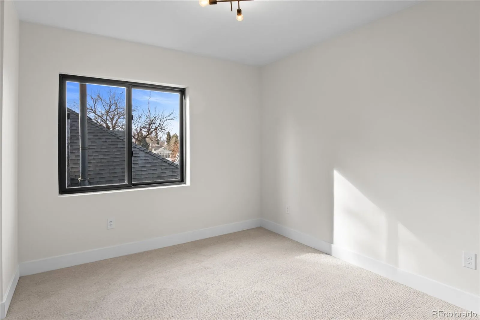 04152026224222 1600 30