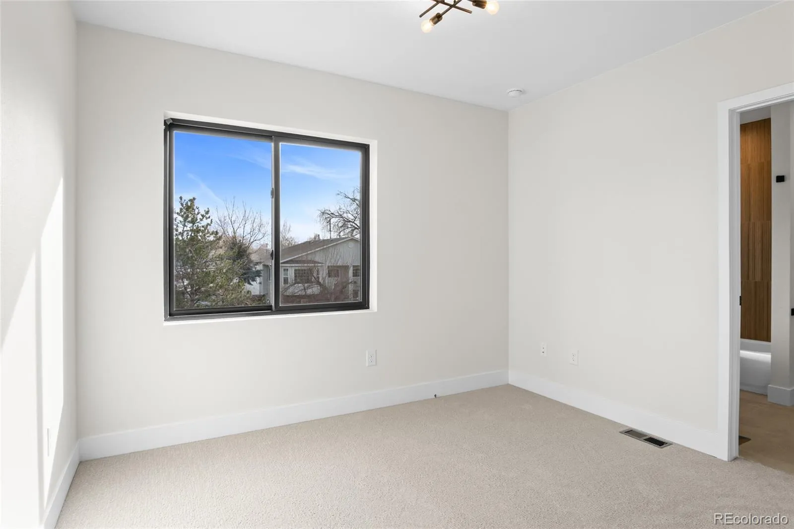 04152026224222 1600 34