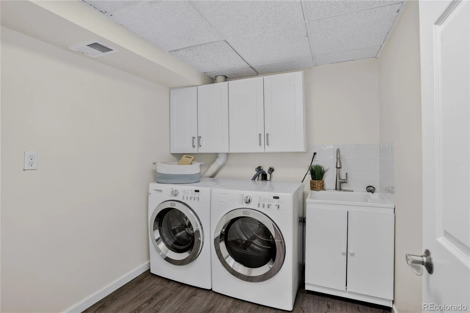 1843 S Pierson Court Lakewood CO 80232 | MLS #REC5300663 09302026152125 1600 33
