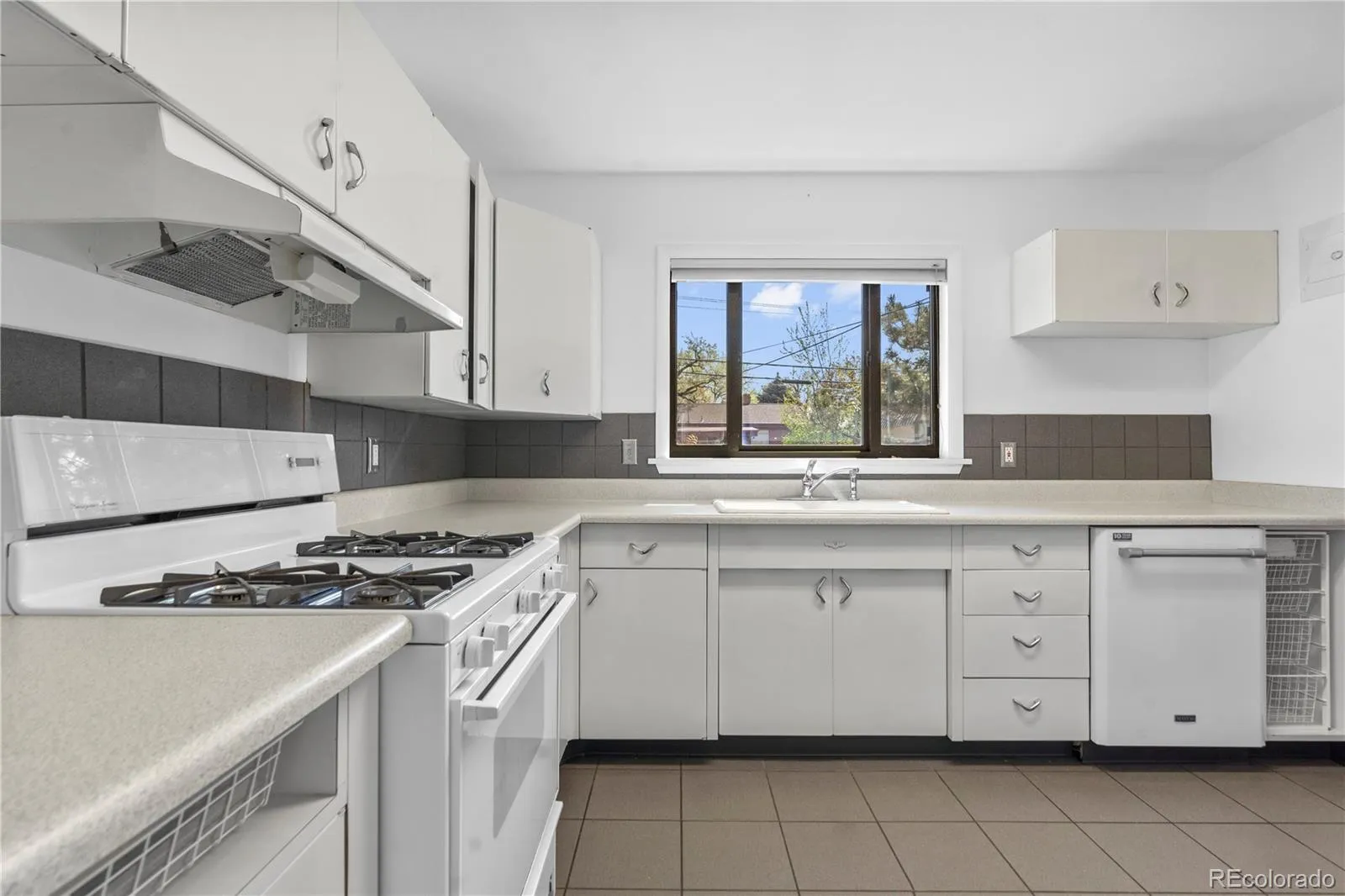 962 S Holly Street Denver CO 80246 MLS #REC5303149 04302026212829 1600 17